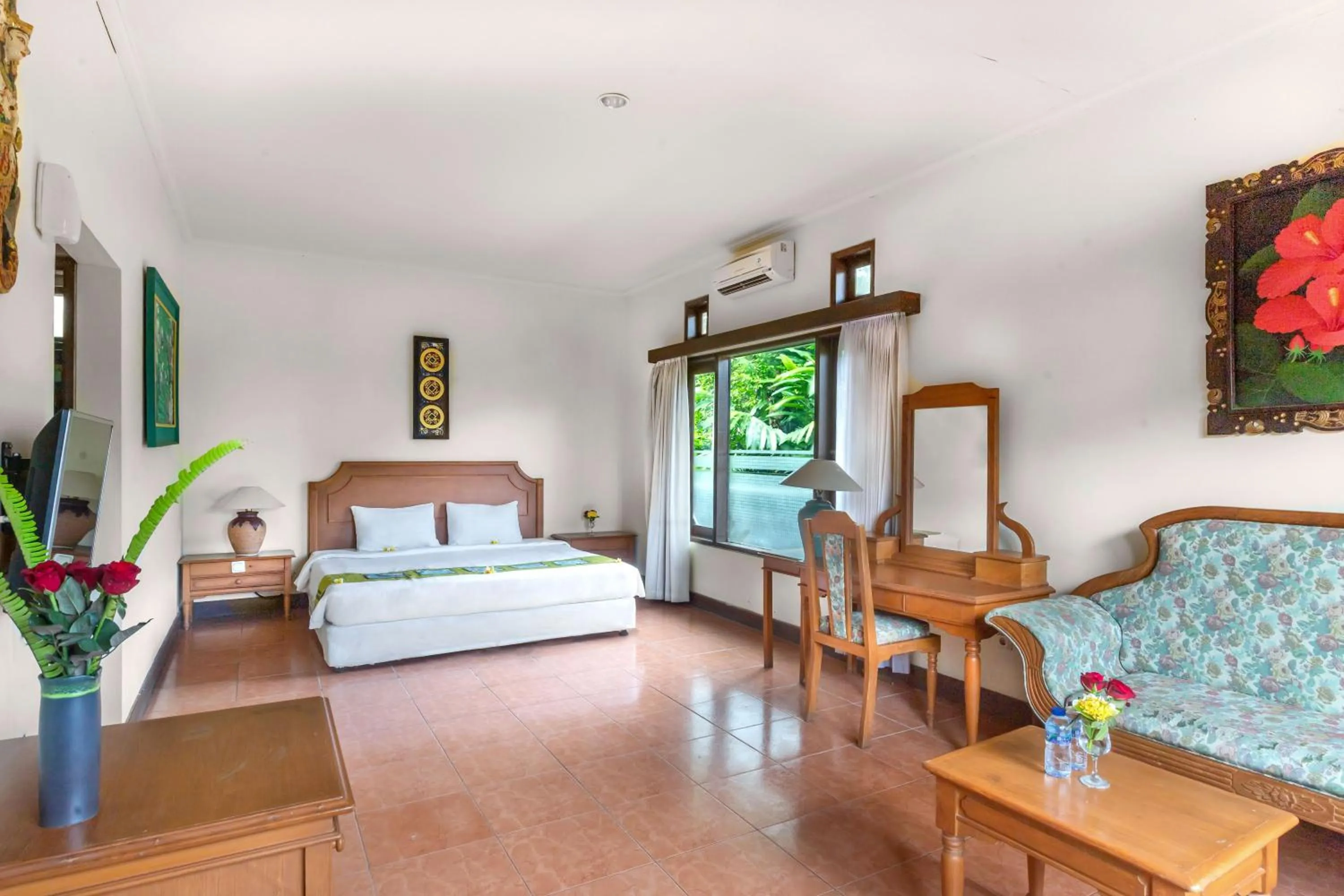 Bed in Dewi Sinta Hotel and Restaurant