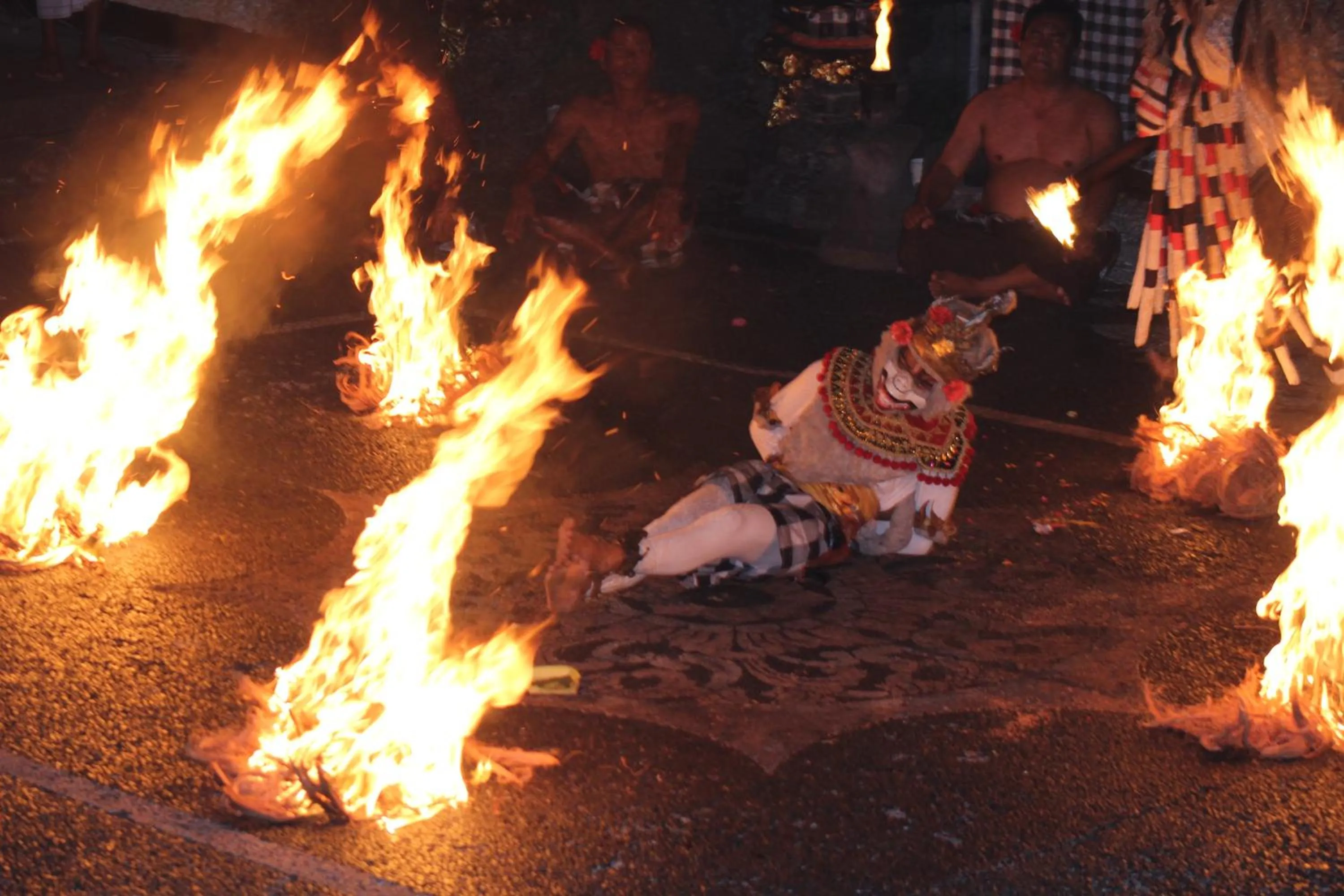 Evening entertainment in Dewi Sinta Hotel and Restaurant