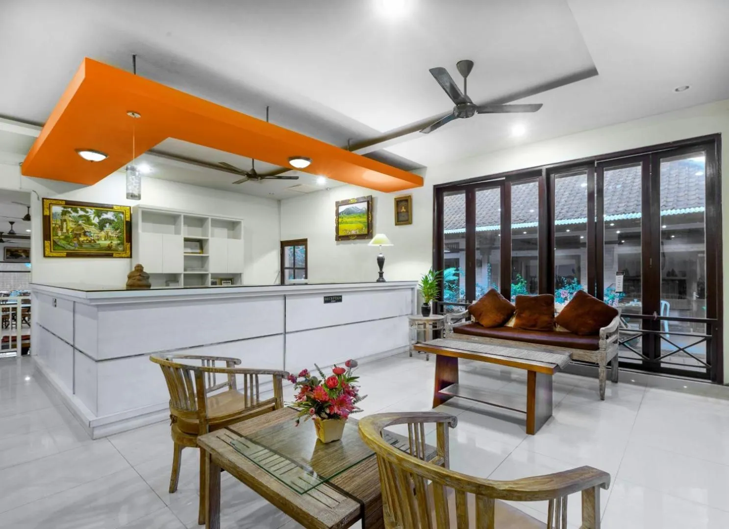 Lobby or reception in Dewi Sinta Hotel and Restaurant