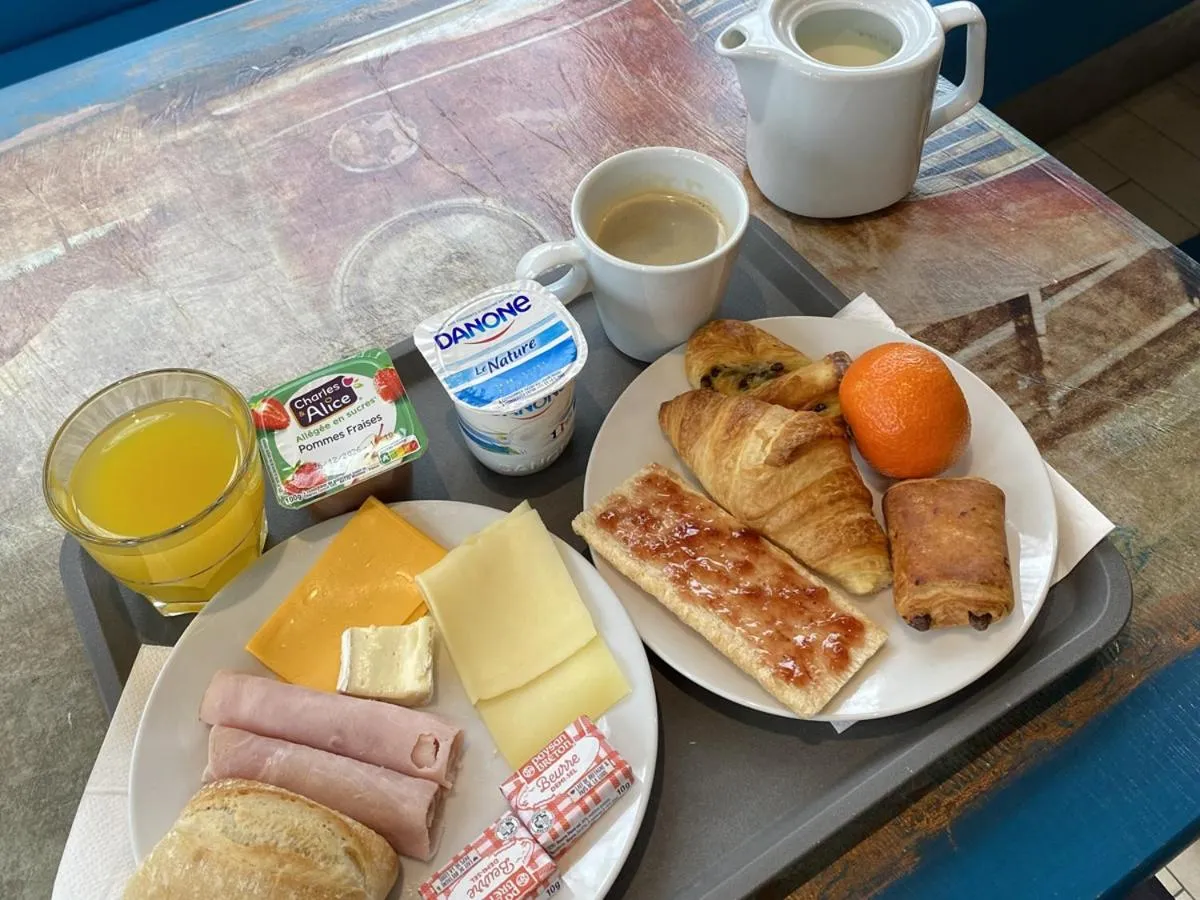 Breakfast in Brit Hotel Le Polder