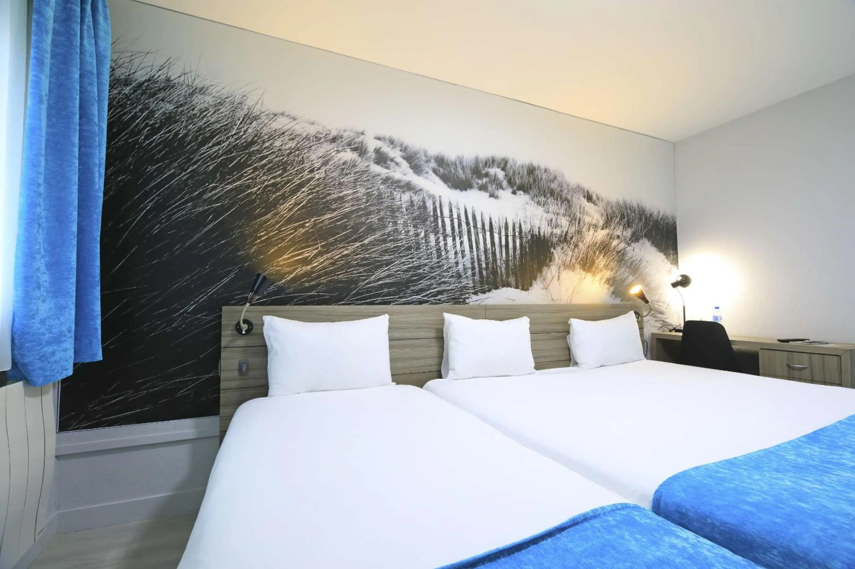 Bedroom, Bed in Brit Hotel Le Polder