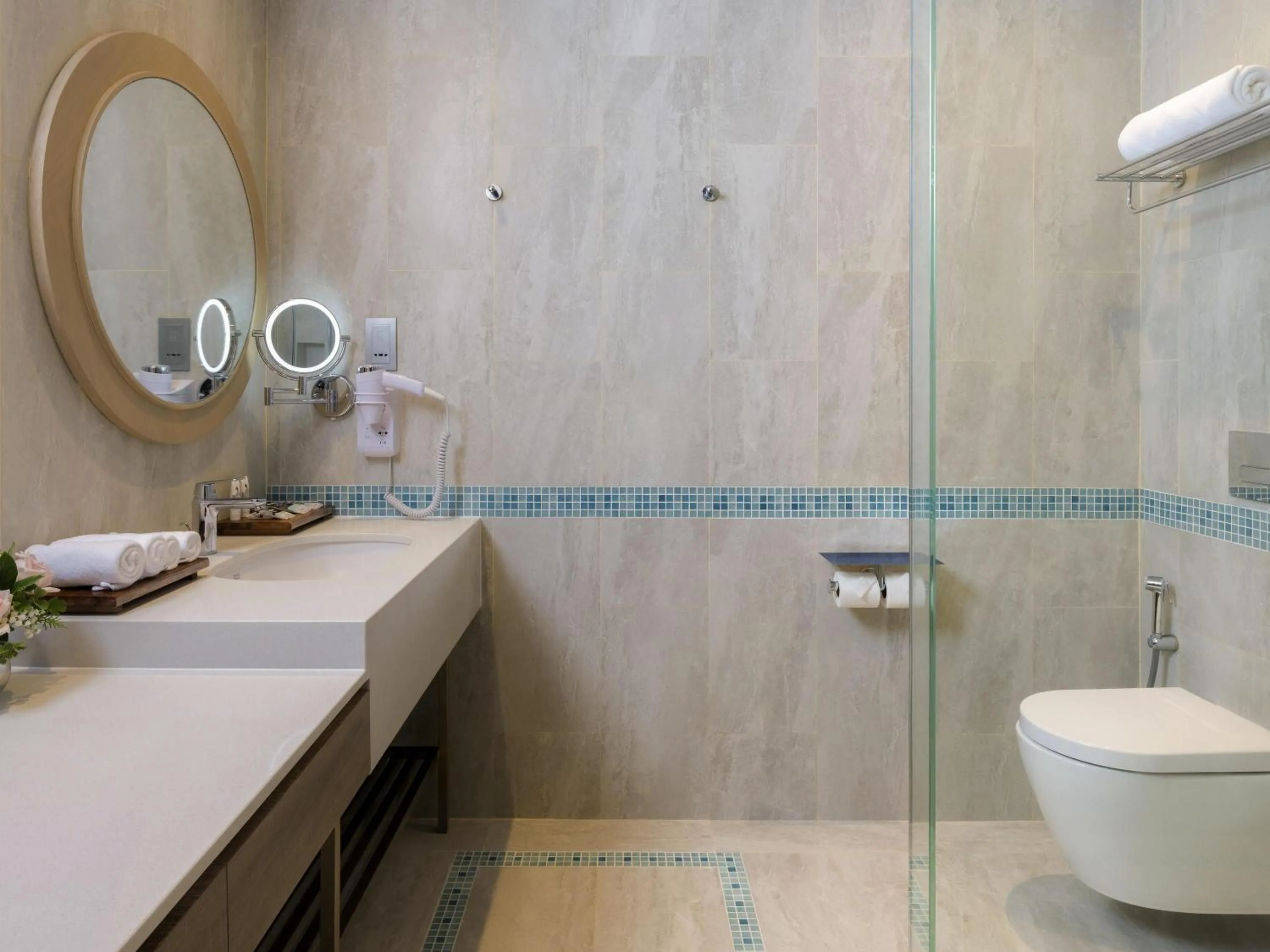 Deluxe Twin Room with Pool Access - Beach Side in Mercure Samui Chaweng Tana