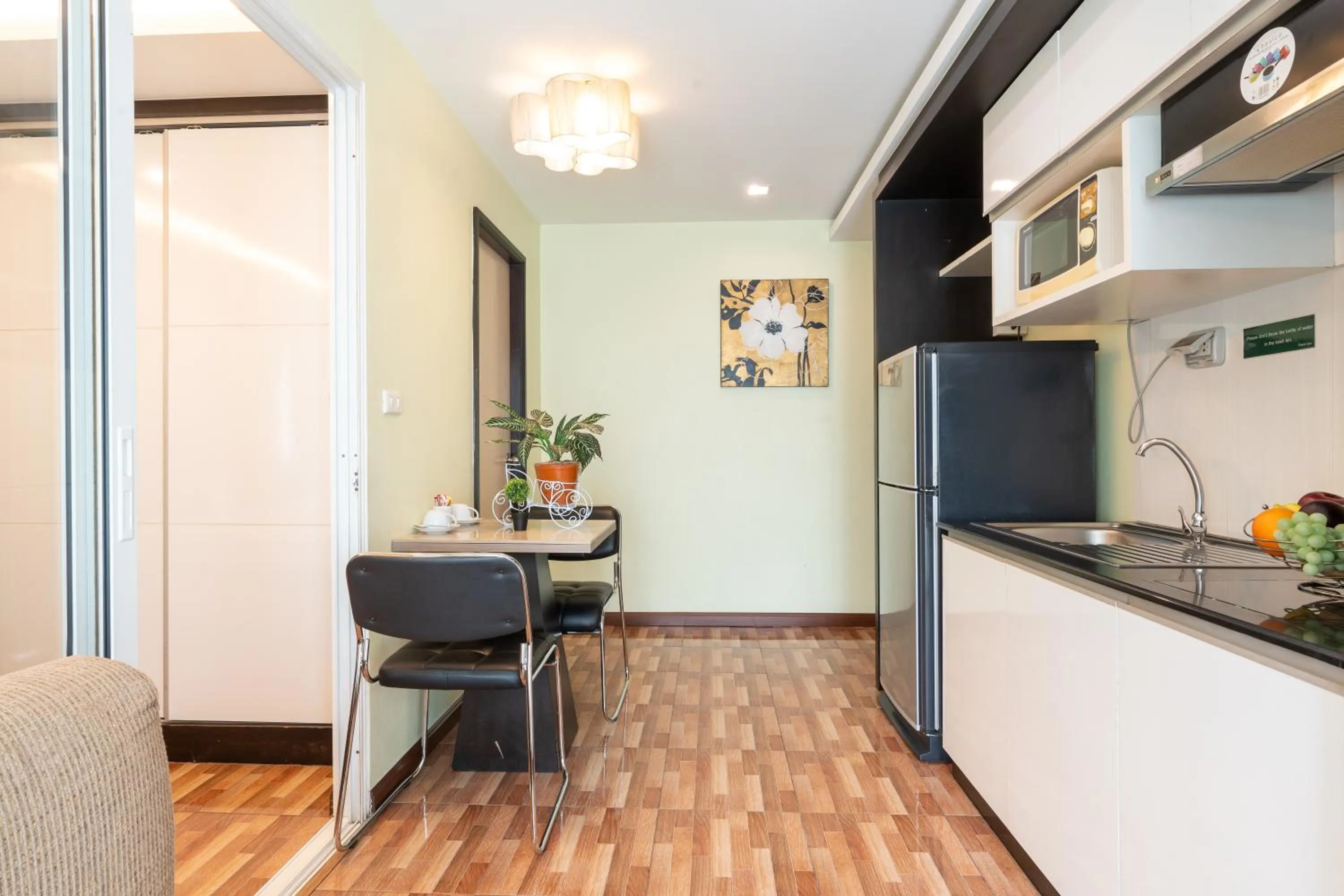 Dining area in Greenview Ekkamai10 Suite