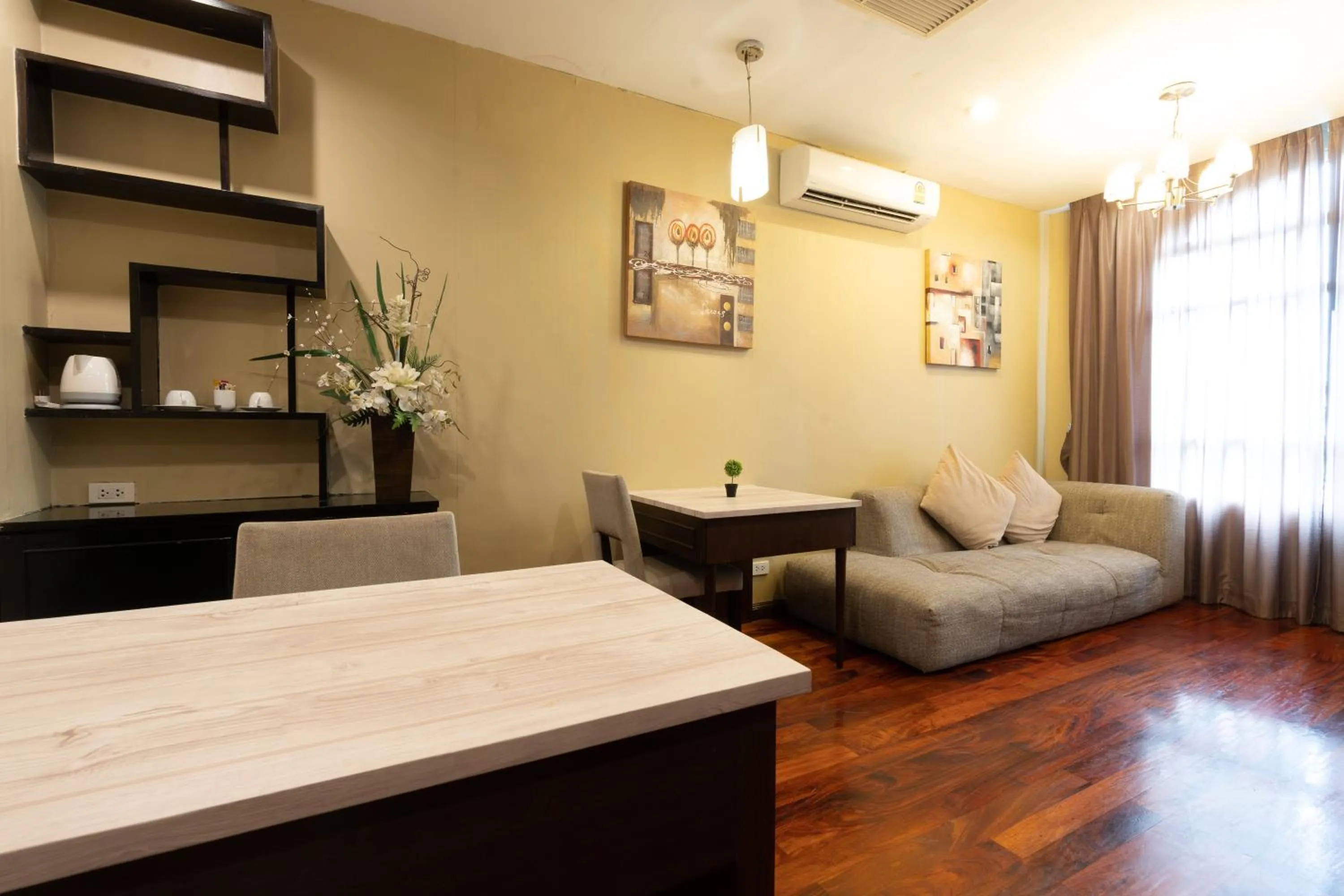 Living room in Greenview Ekkamai10 Suite