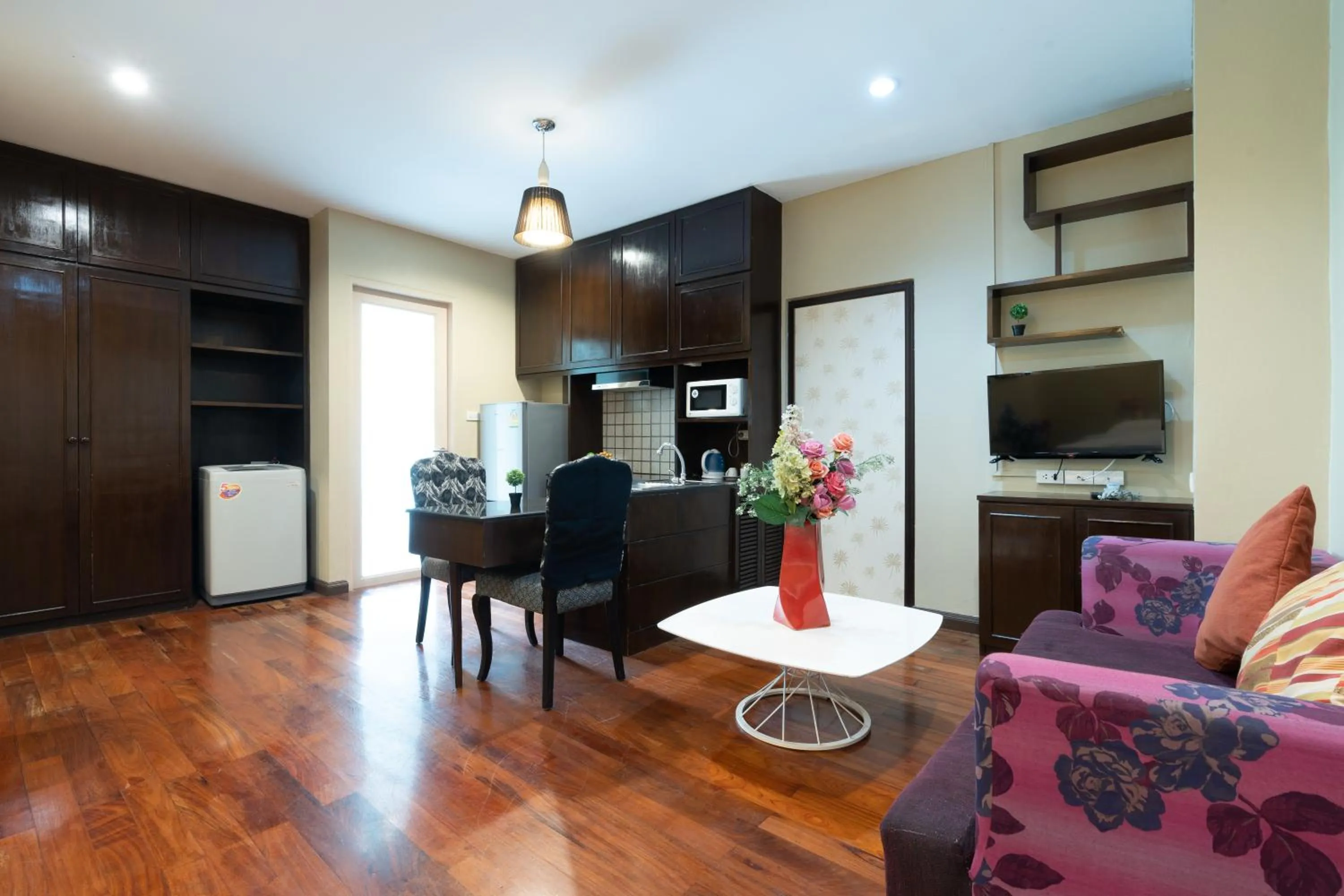 Living room in Greenview Ekkamai10 Suite