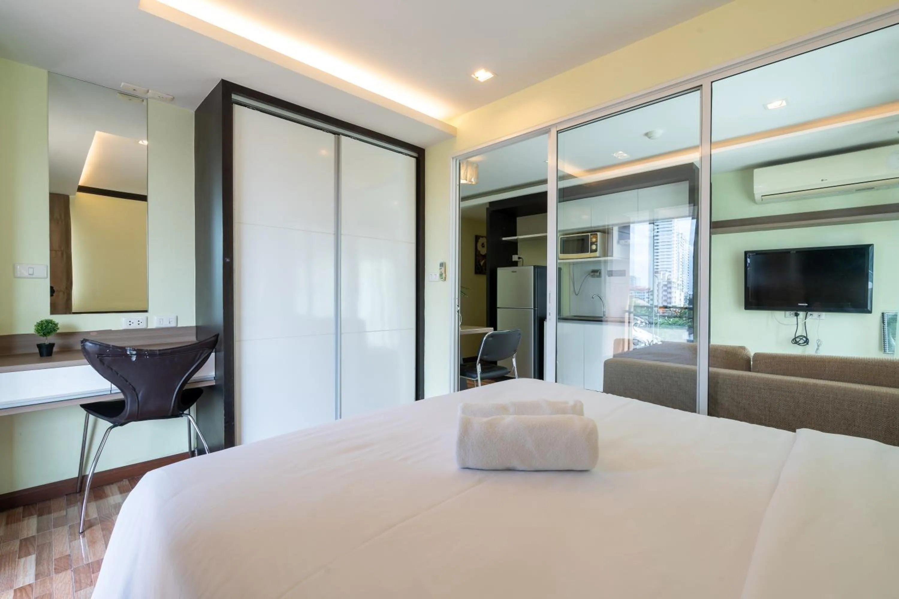 Other, Bed in Greenview Ekkamai10 Suite