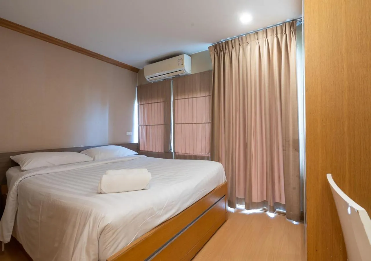 Bed in Greenview Ekkamai10 Suite