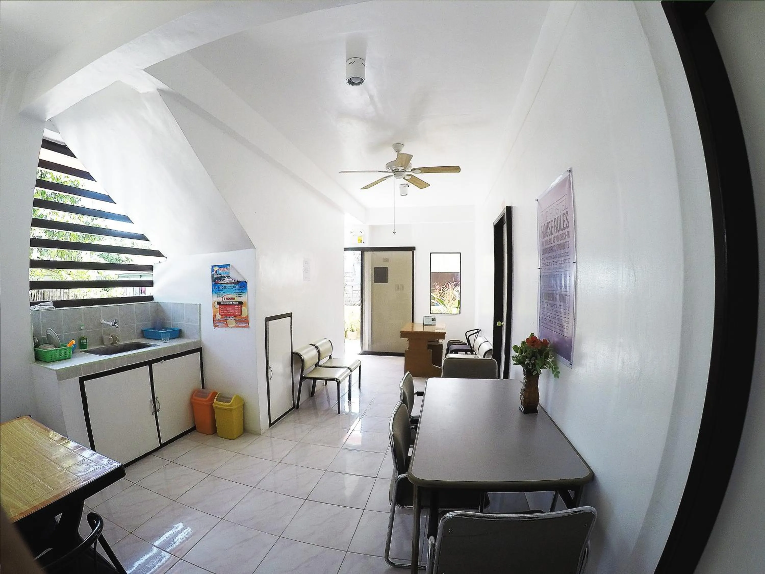 Kitchen or kitchenette in JMP Hostel