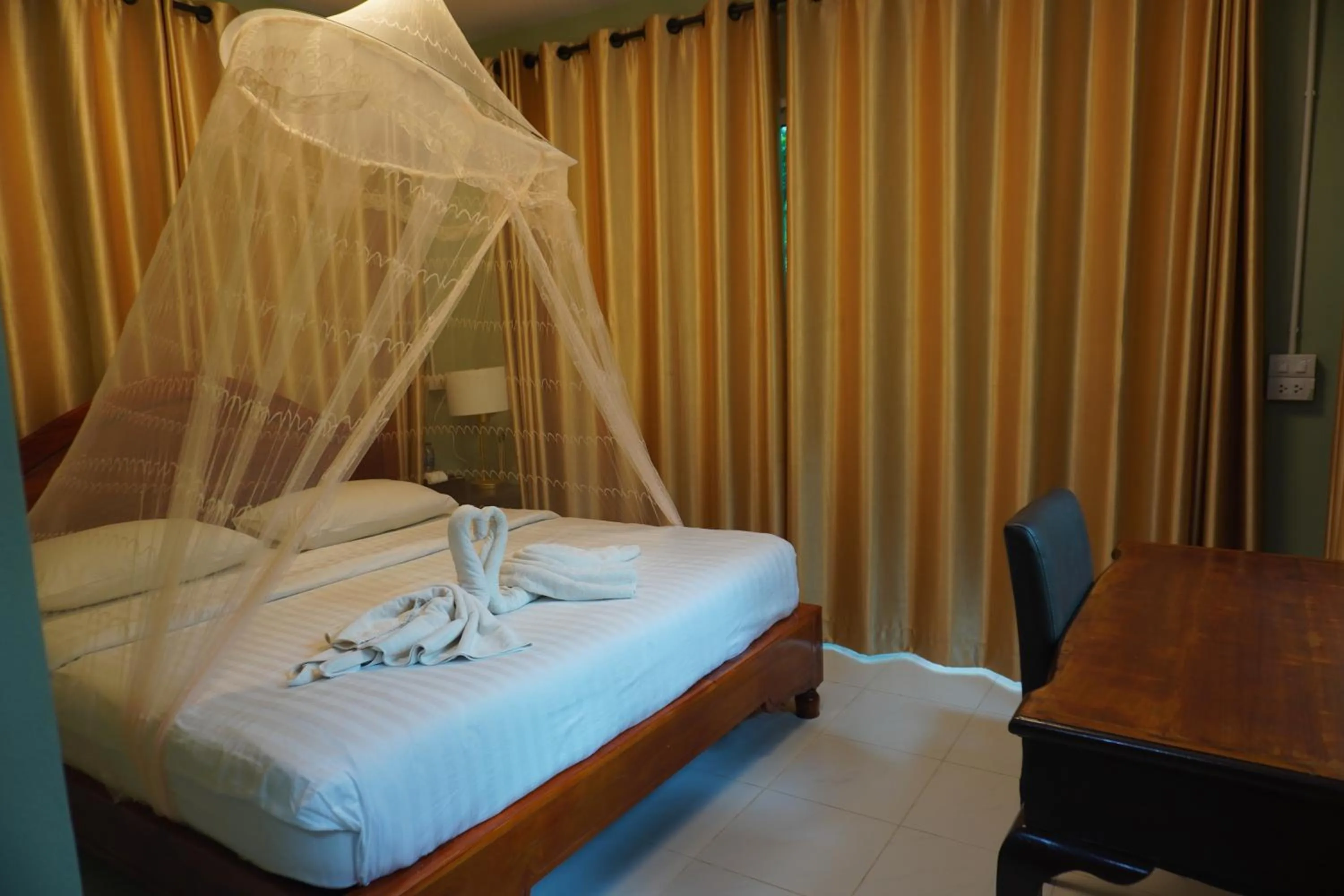 Bed in Khao Sok Palmview Resort