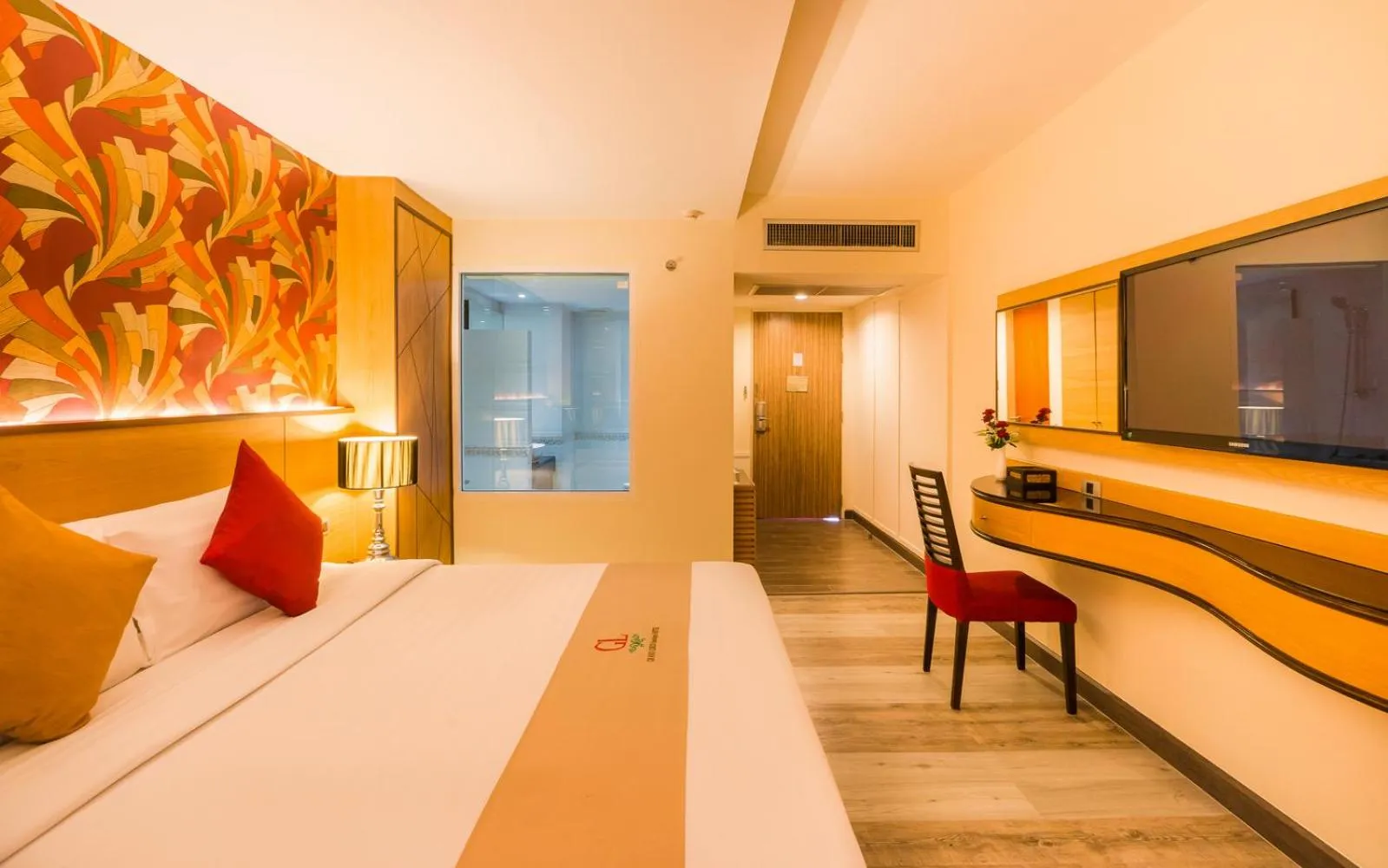 Photo of the whole room, Bed in Grand Lord Boutique Hotel -Srinakarin