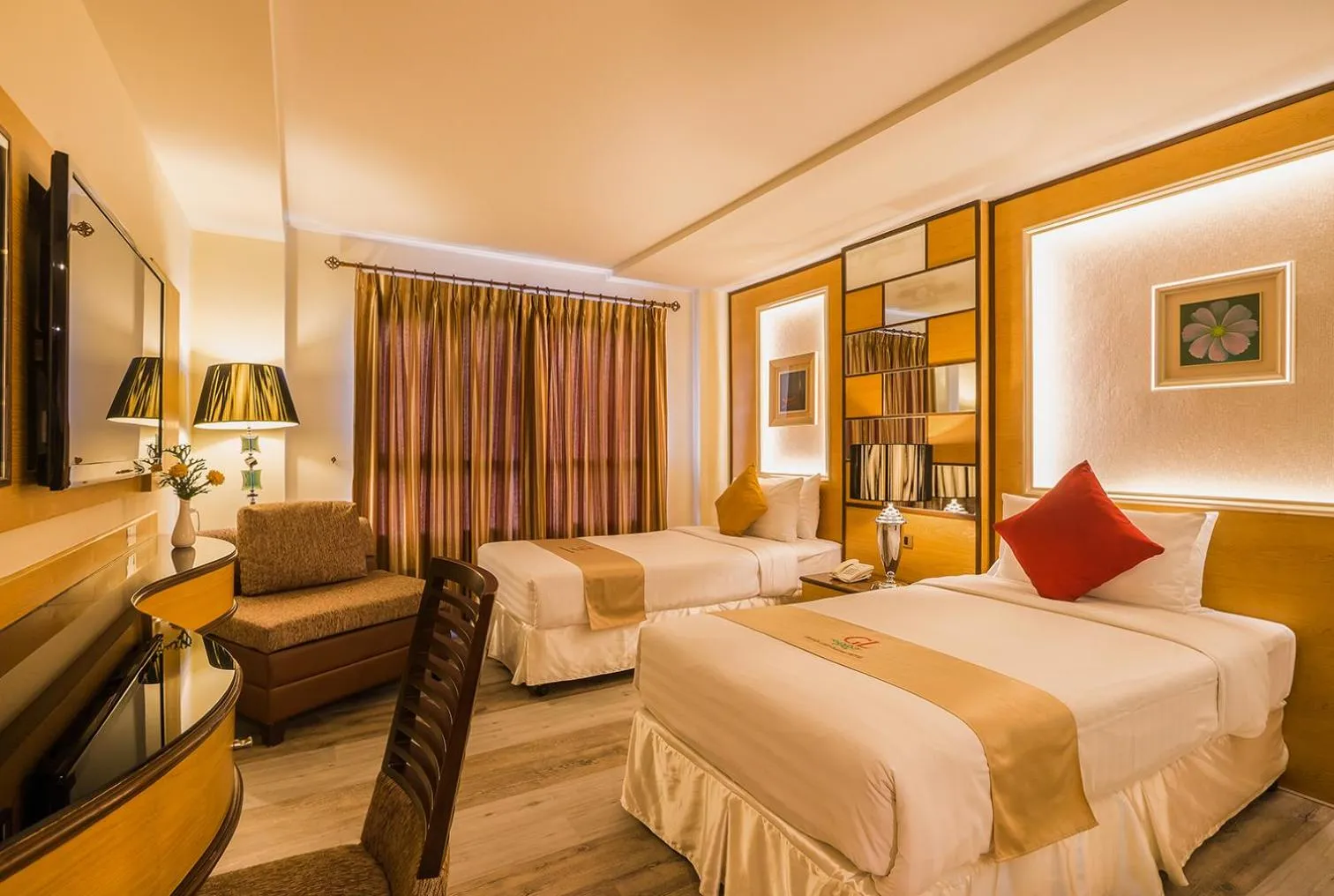 Photo of the whole room, Bed in Grand Lord Boutique Hotel -Srinakarin