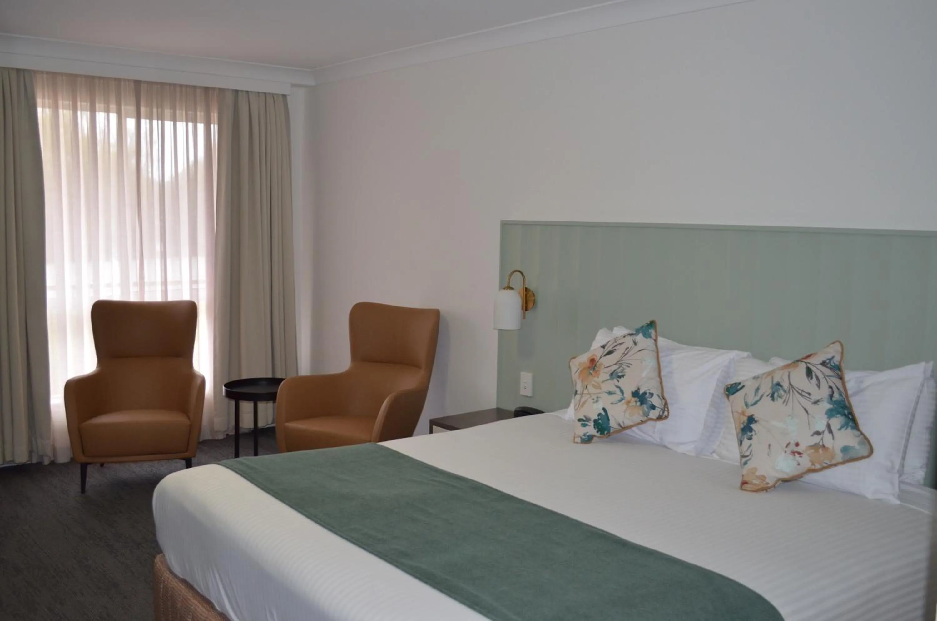 Bed in Bathurst Motor Inn