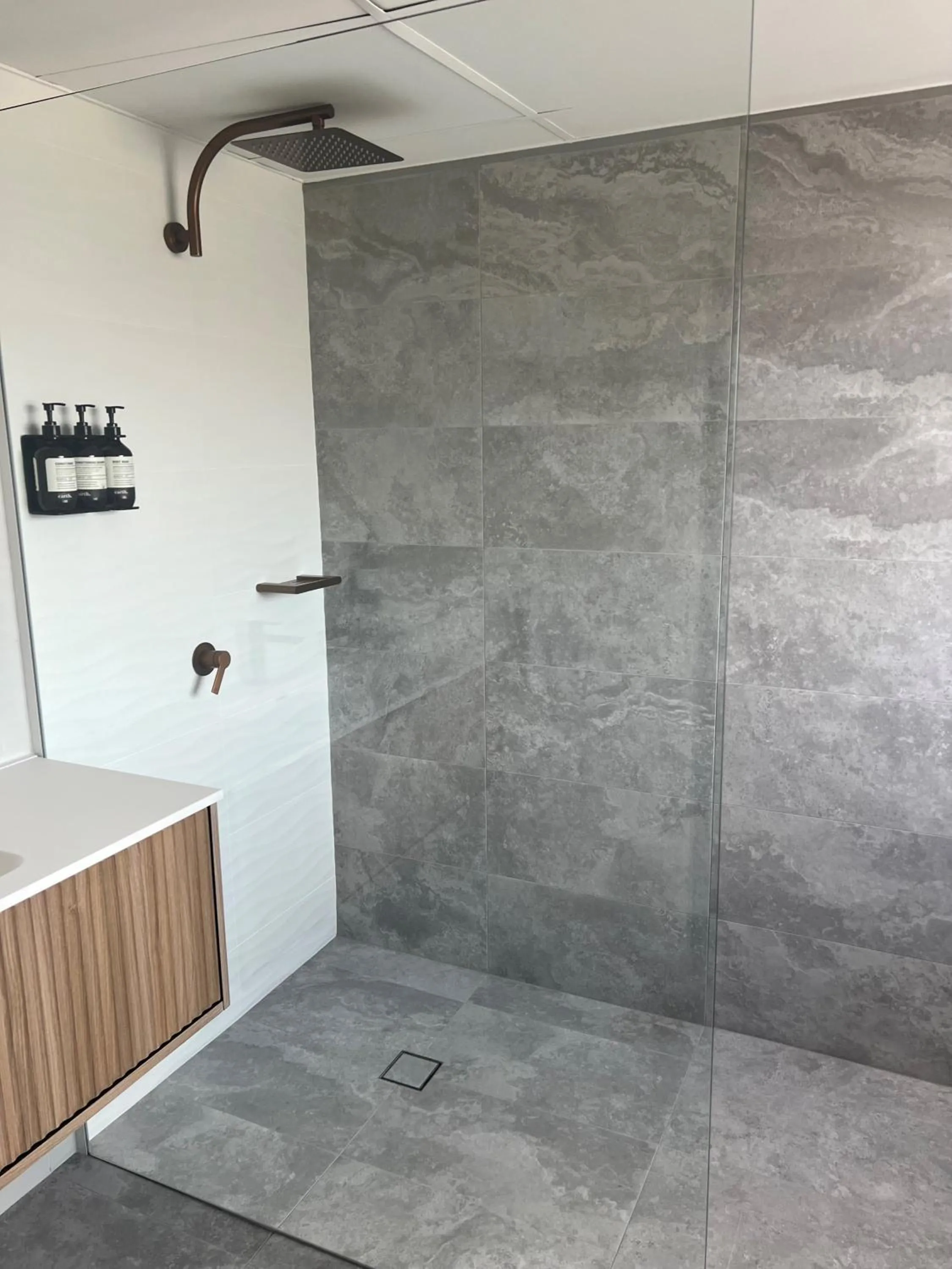 Bathroom in Bathurst Motor Inn