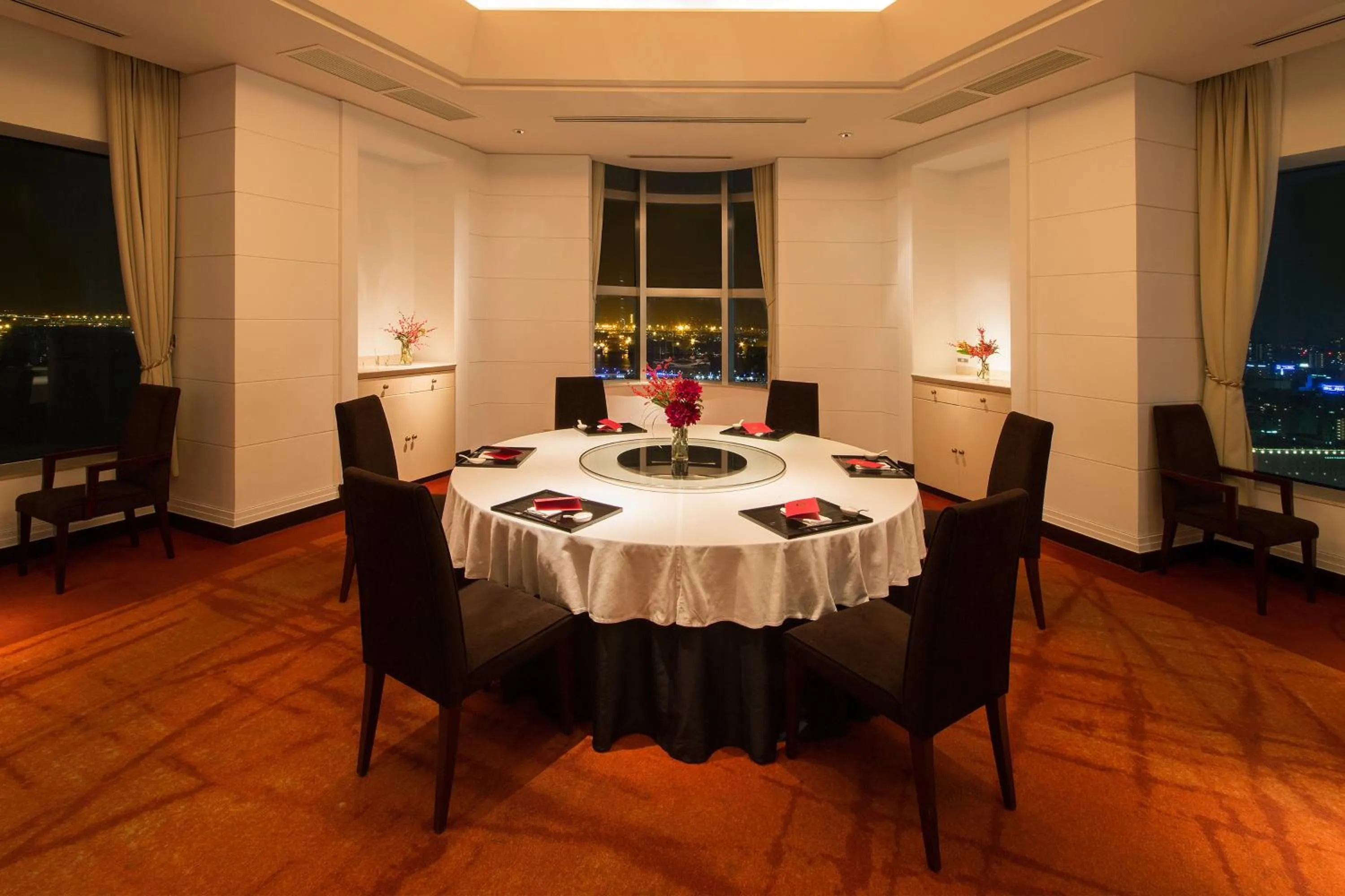 Restaurant/places to eat in InterContinental Yokohama Grand by IHG