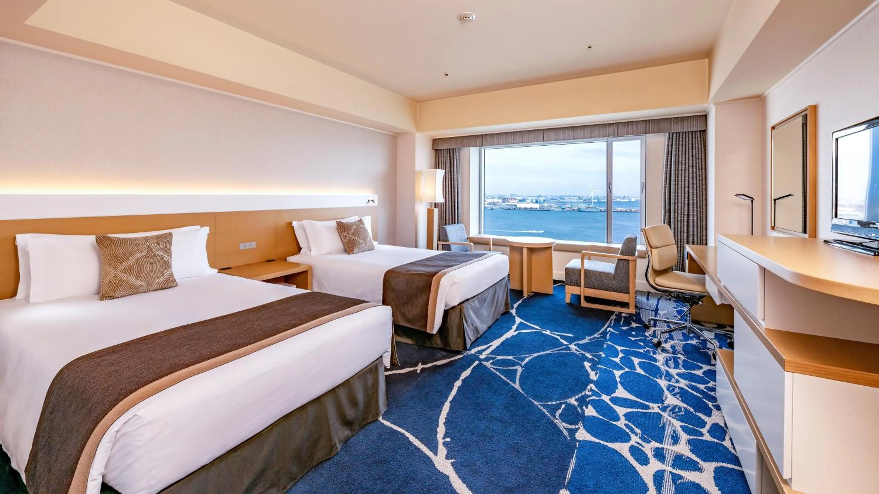 Photo of the whole room, Bed in InterContinental Yokohama Grand by IHG
