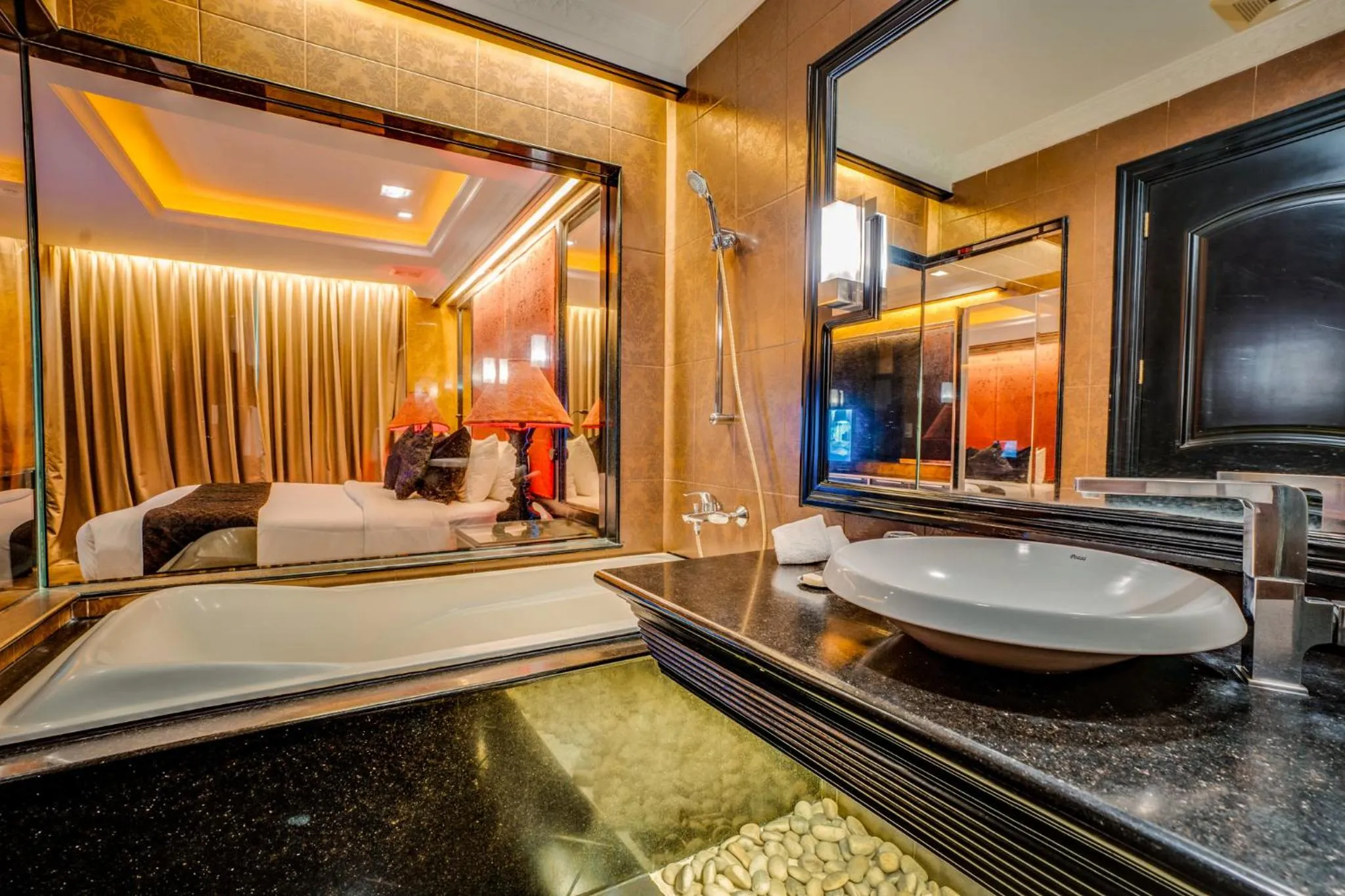 Bed in Fields Plaza Hotel by ABC