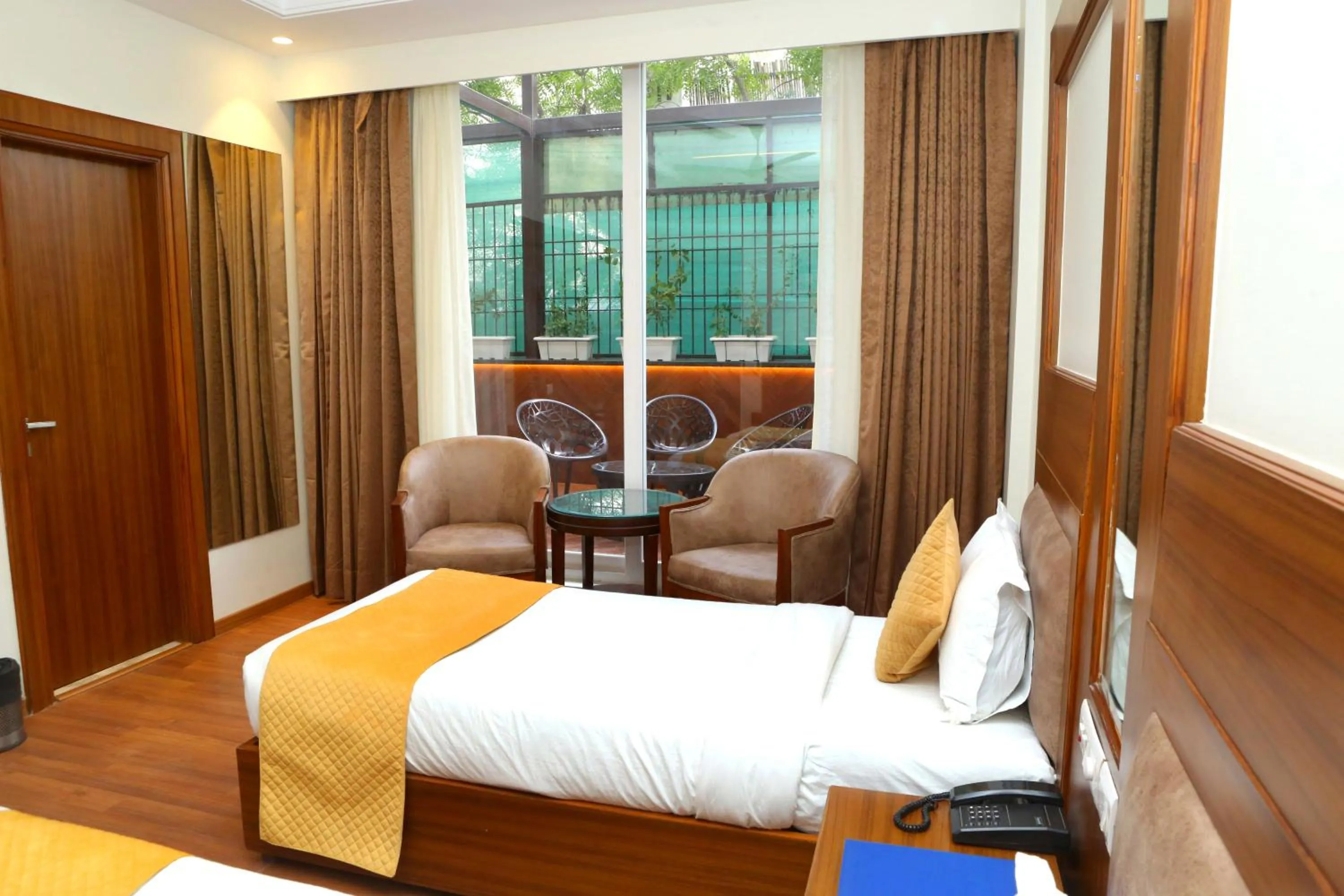 Bed in Karon Hotels - Lajpat Nagar