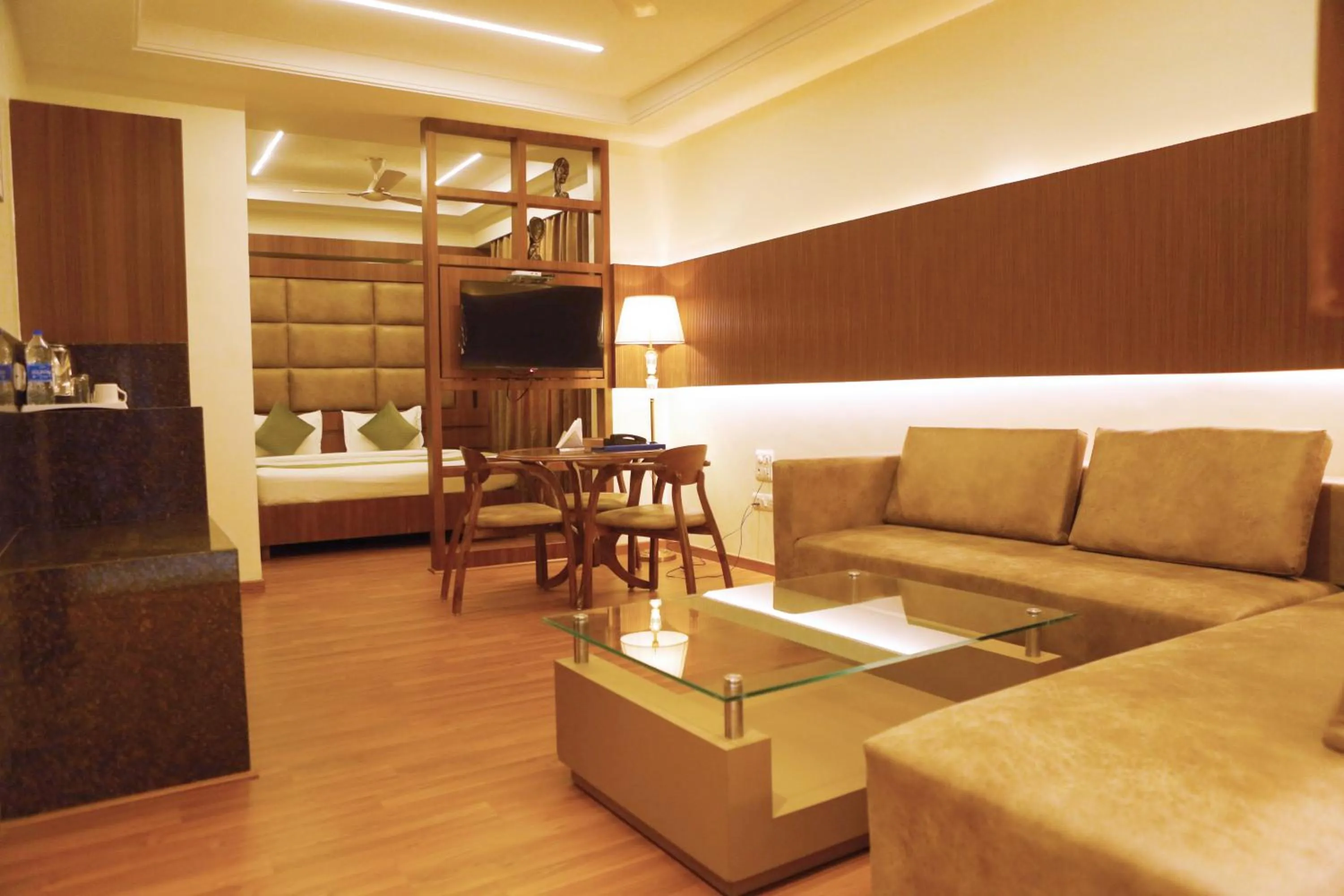 Bed in Karon Hotels - Lajpat Nagar