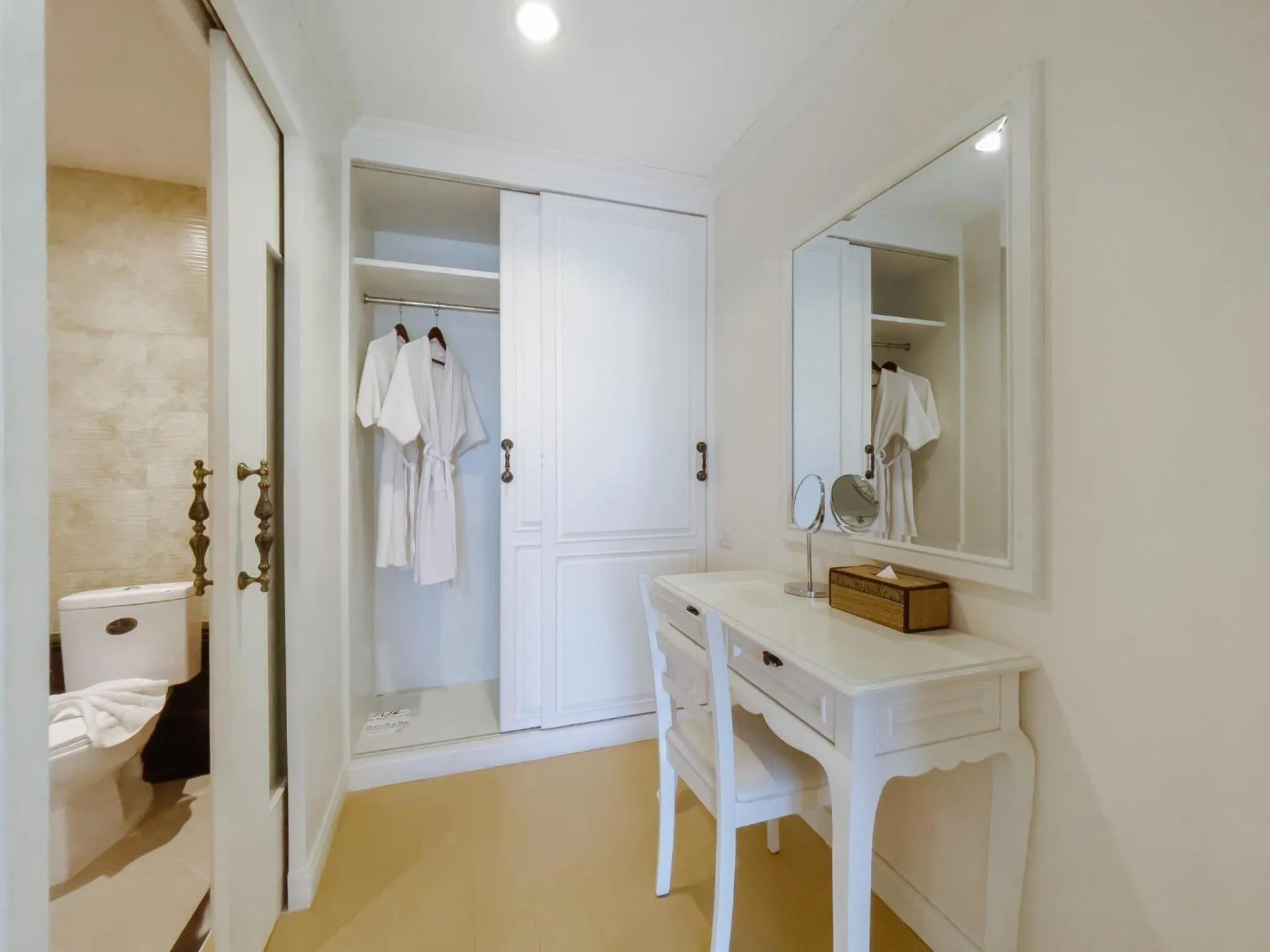 Royal Nakhara Hotel and Convention Centre