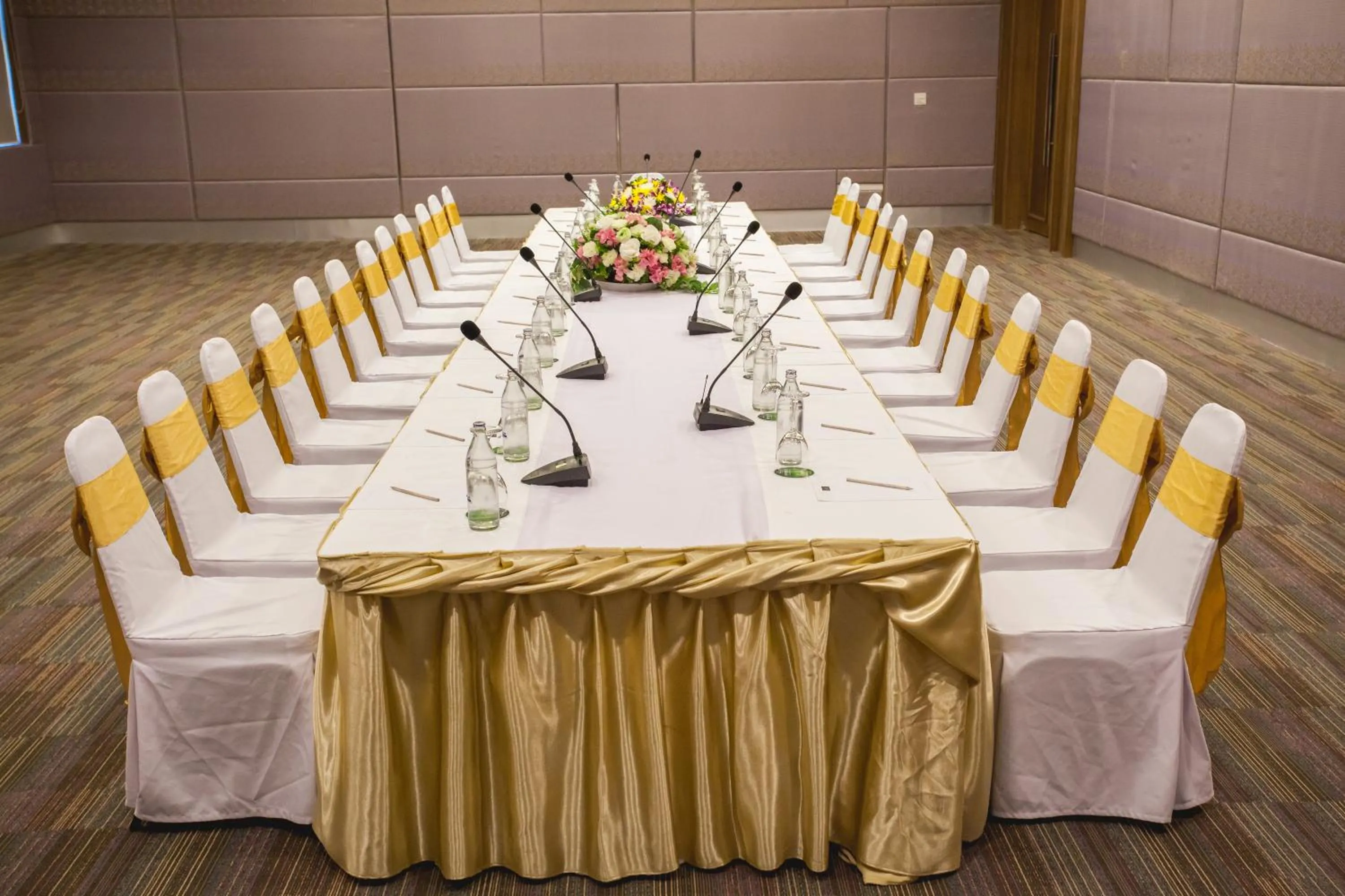 Meeting/conference room in Royal Nakhara Hotel and Convention Centre