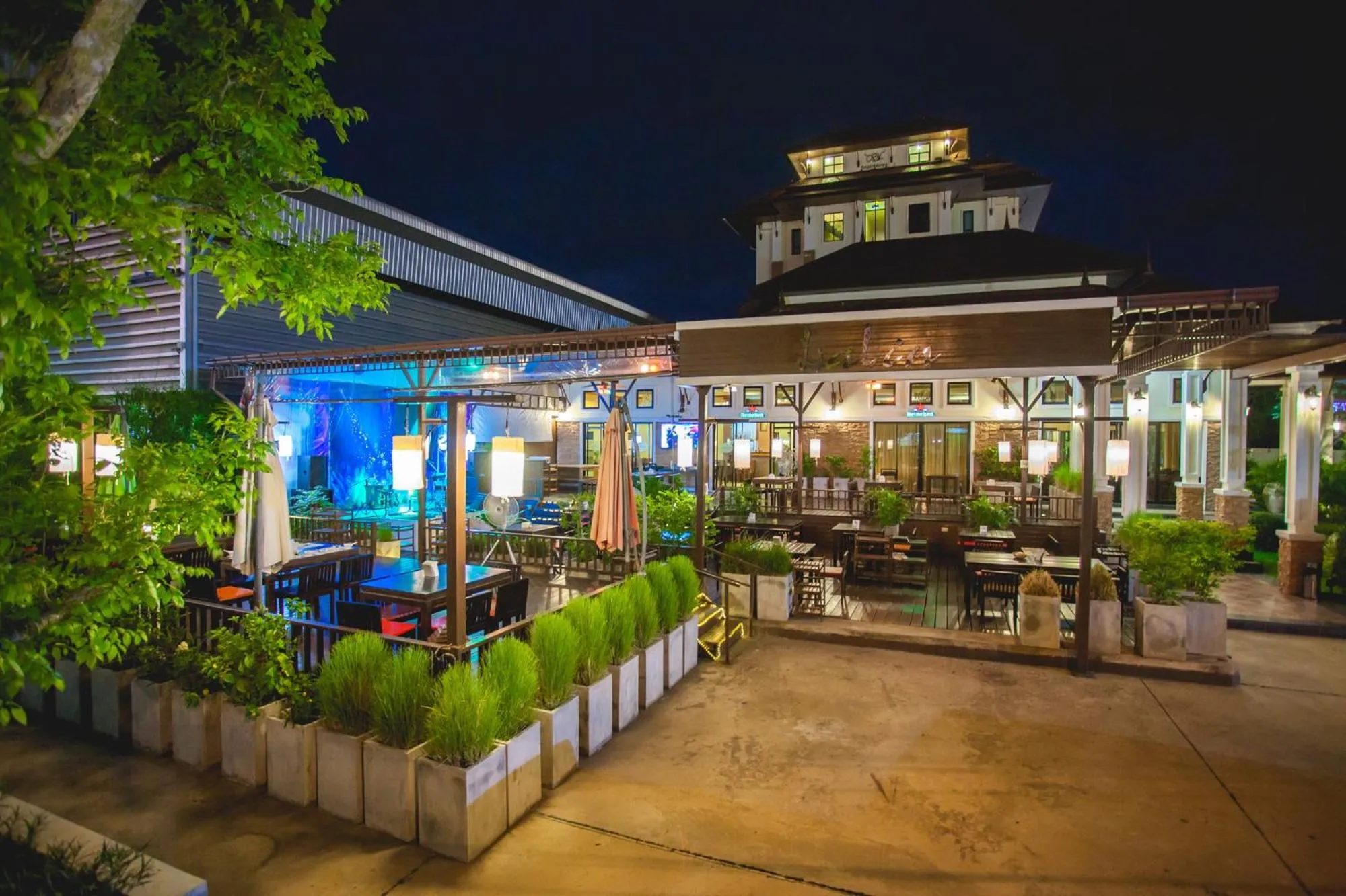 Restaurant/places to eat in Royal Nakhara Hotel and Convention Centre