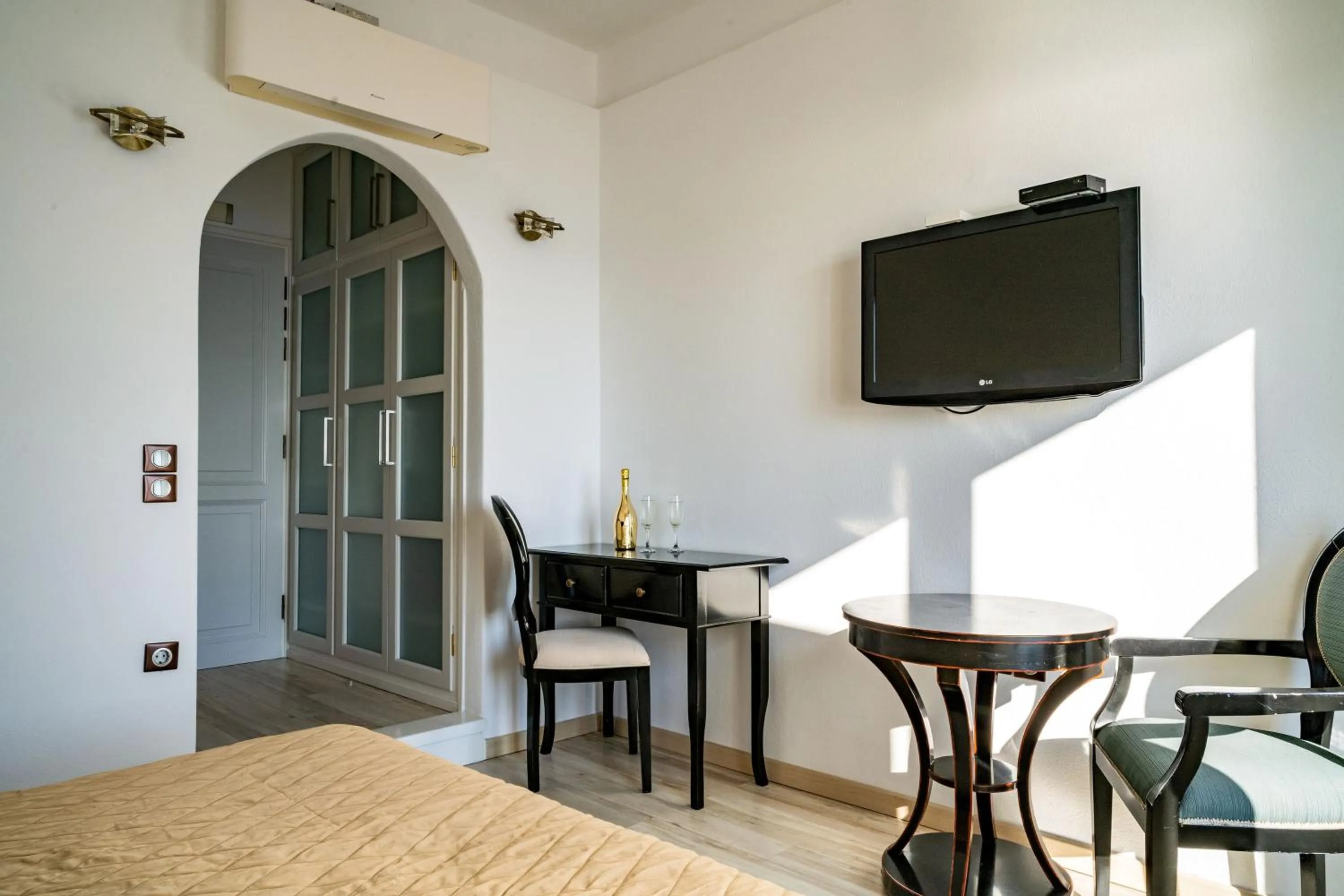 TV and multimedia, Bed in Delfini Villas