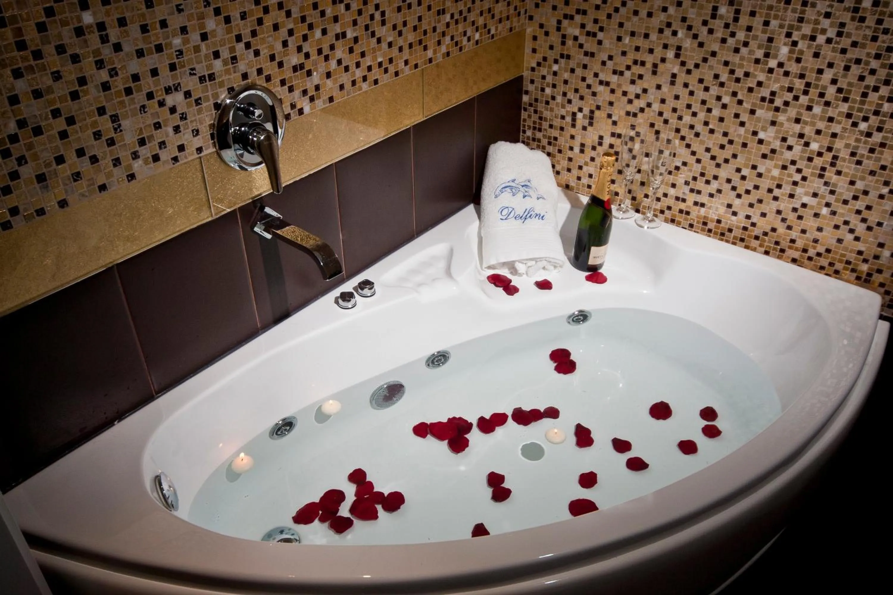 Hot Tub in Delfini Villas