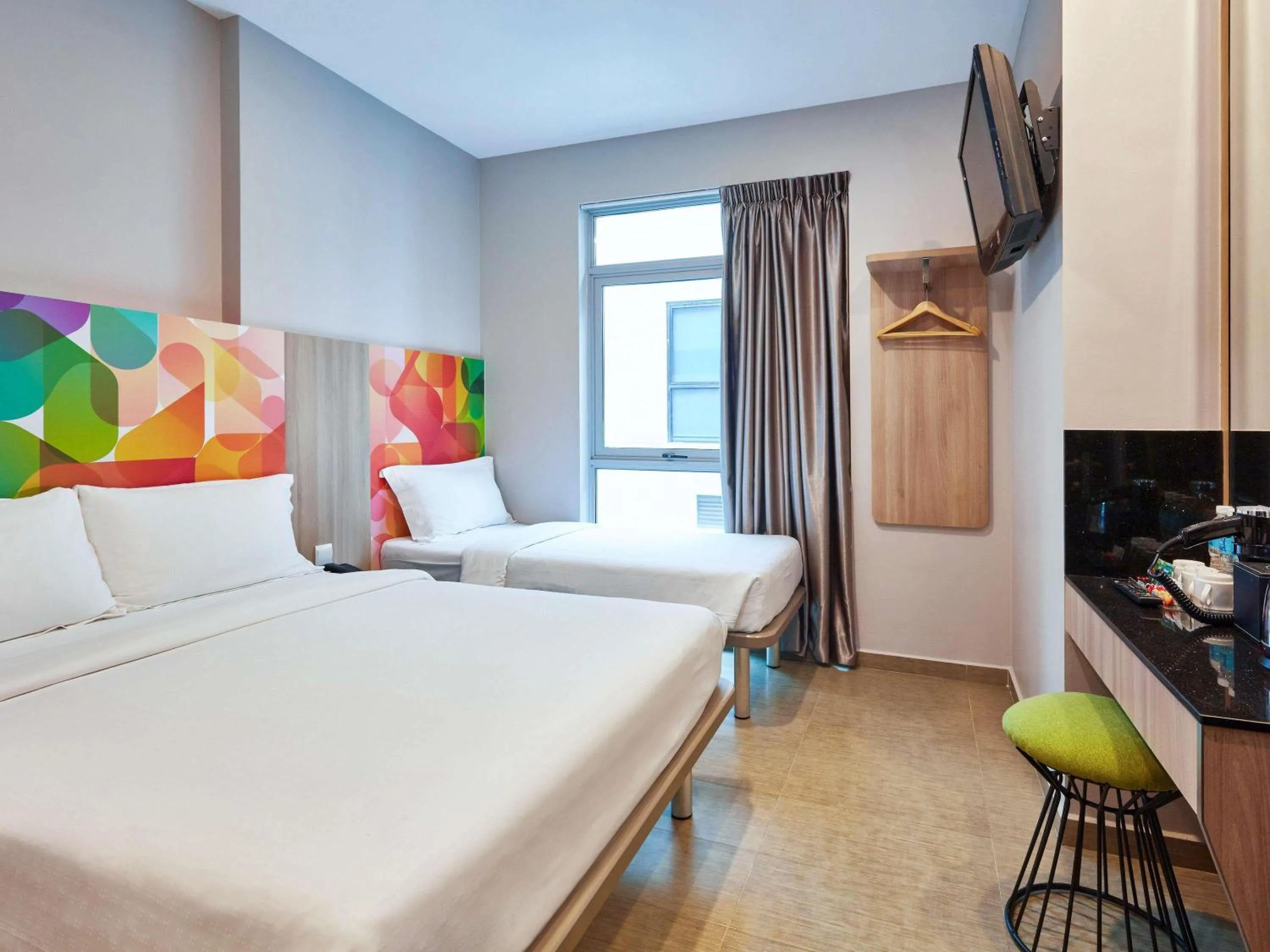 Property building, Bed in ibis budget Singapore Clarke Quay