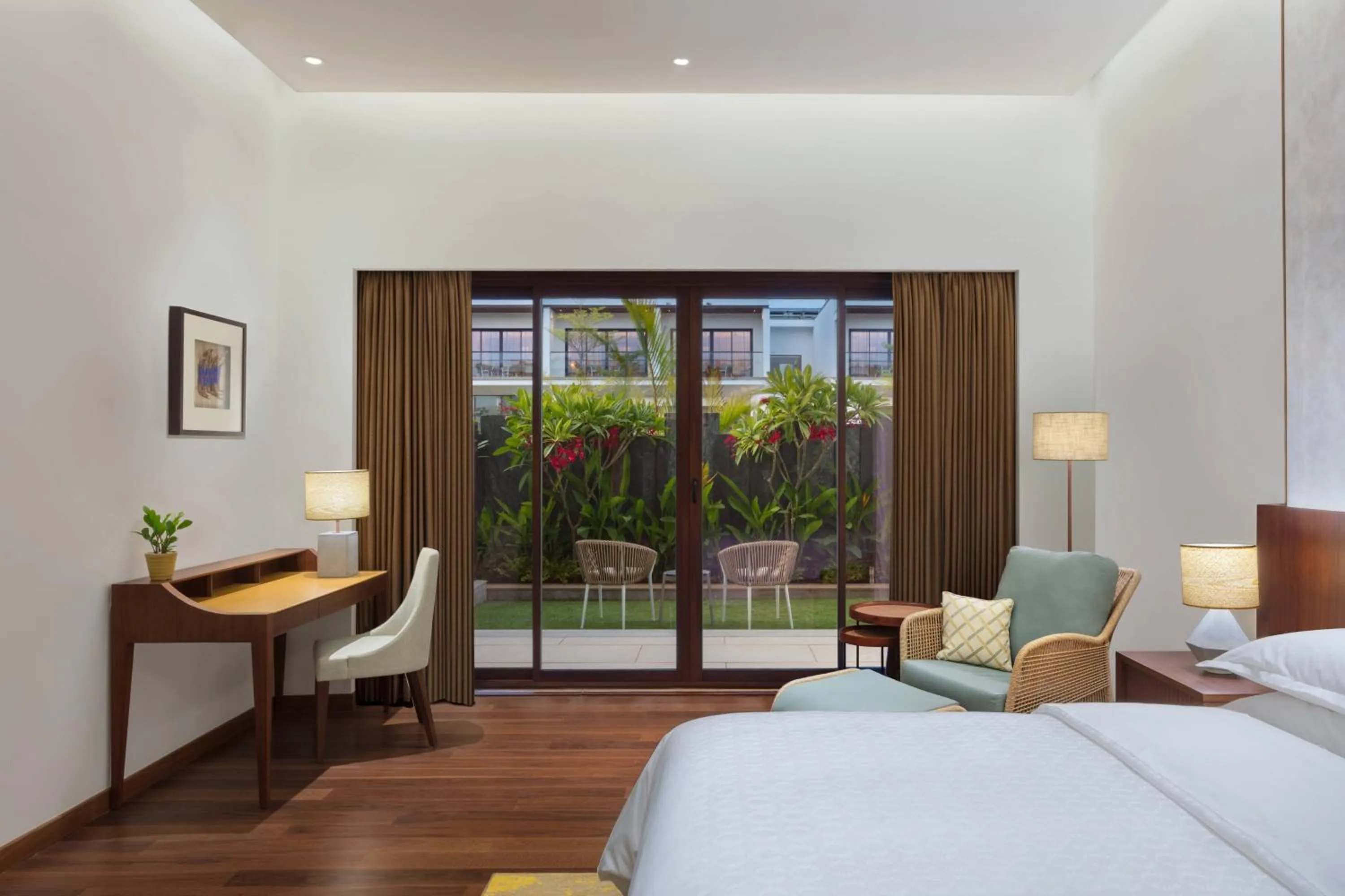 Photo of the whole room, Bed in Sheraton Grand Chennai Resort & Spa