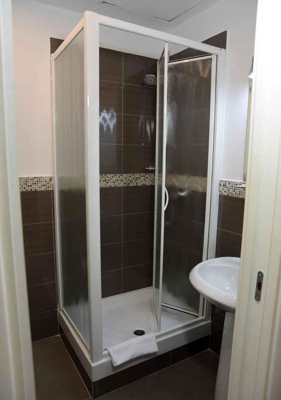 Shower in GH Colosseum