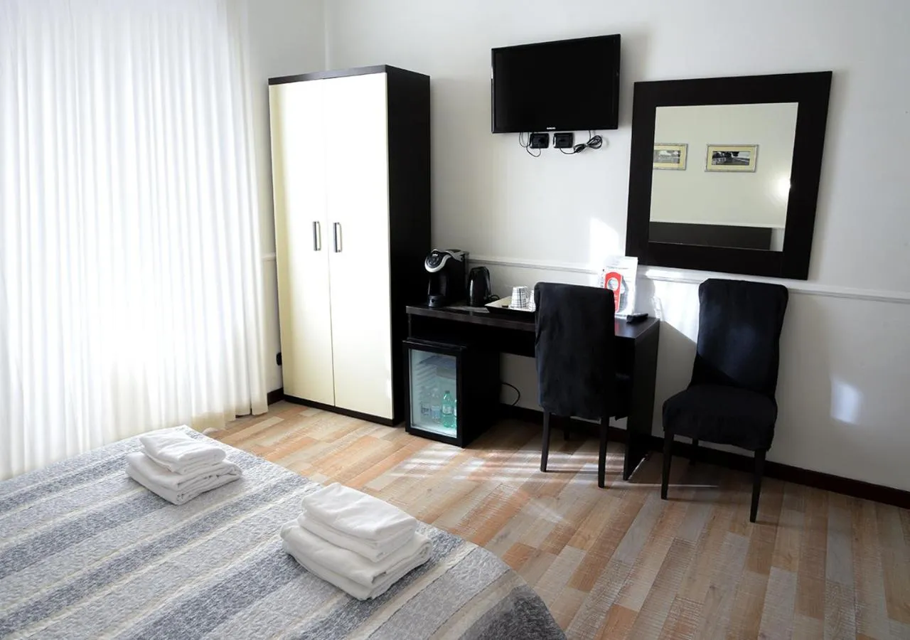 Bedroom, Bed in GH Colosseum