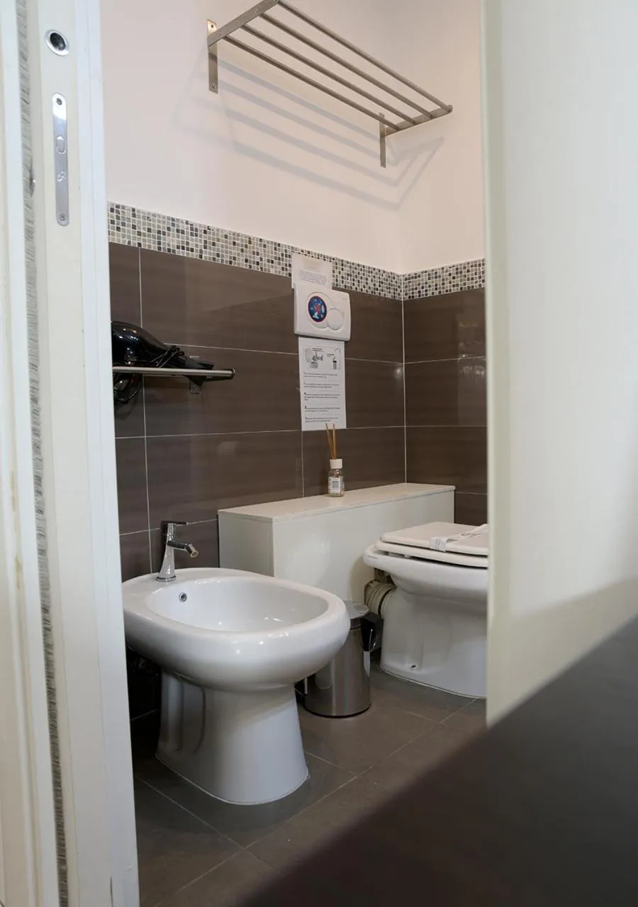 Bathroom in GH Colosseum