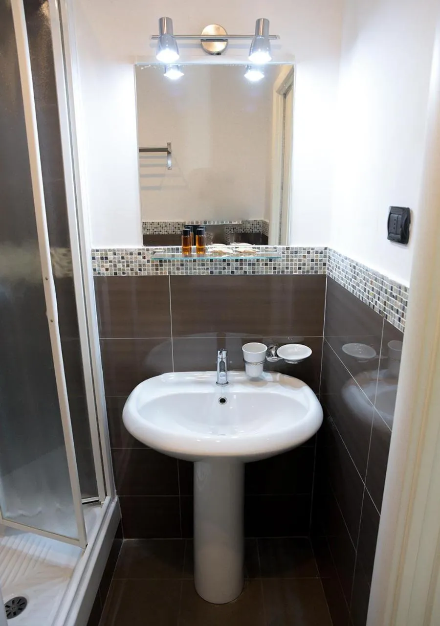 Bathroom in GH Colosseum