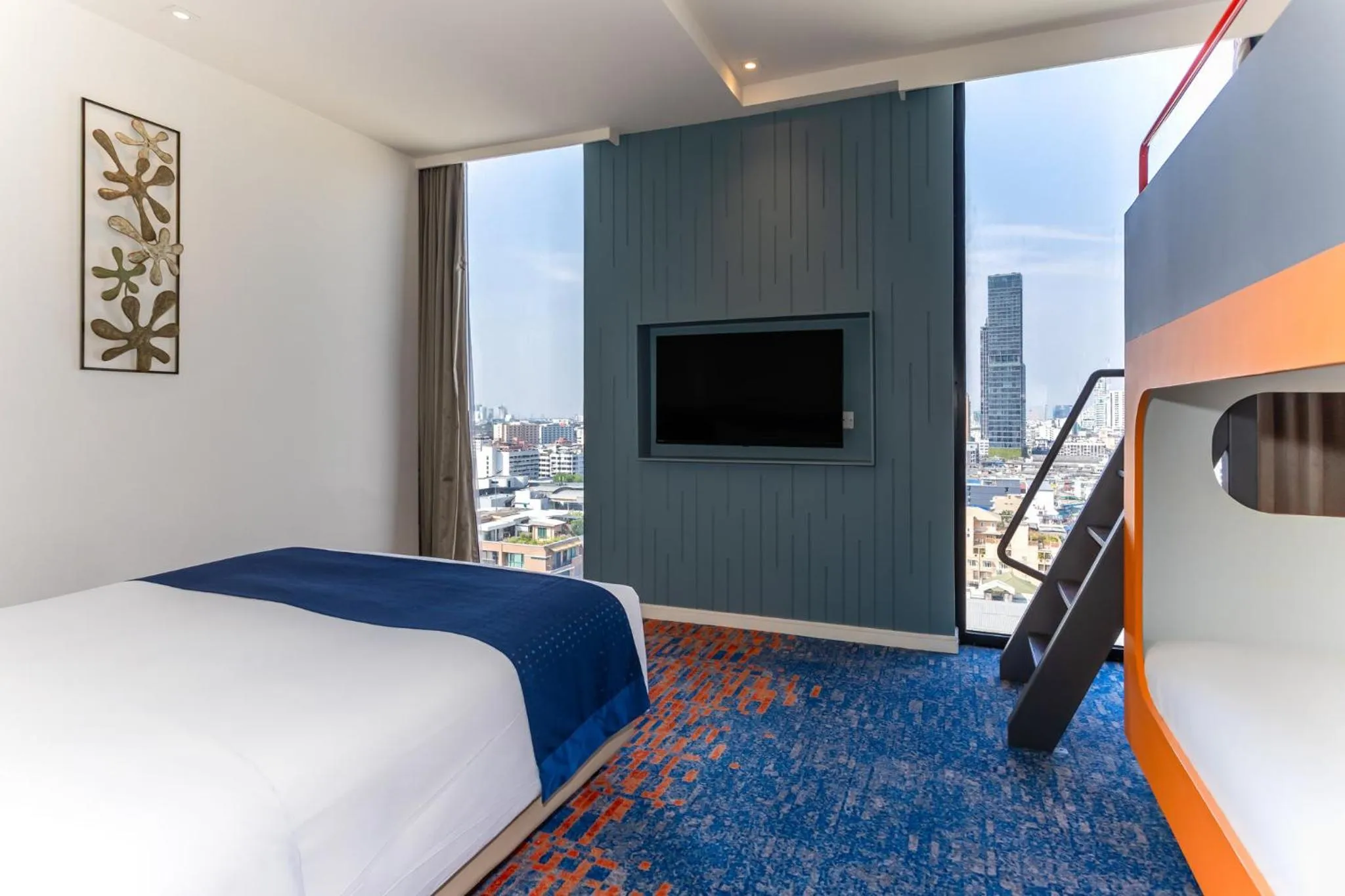 Photo of the whole room, Bed in Holiday Inn Express Bangkok Siam by IHG