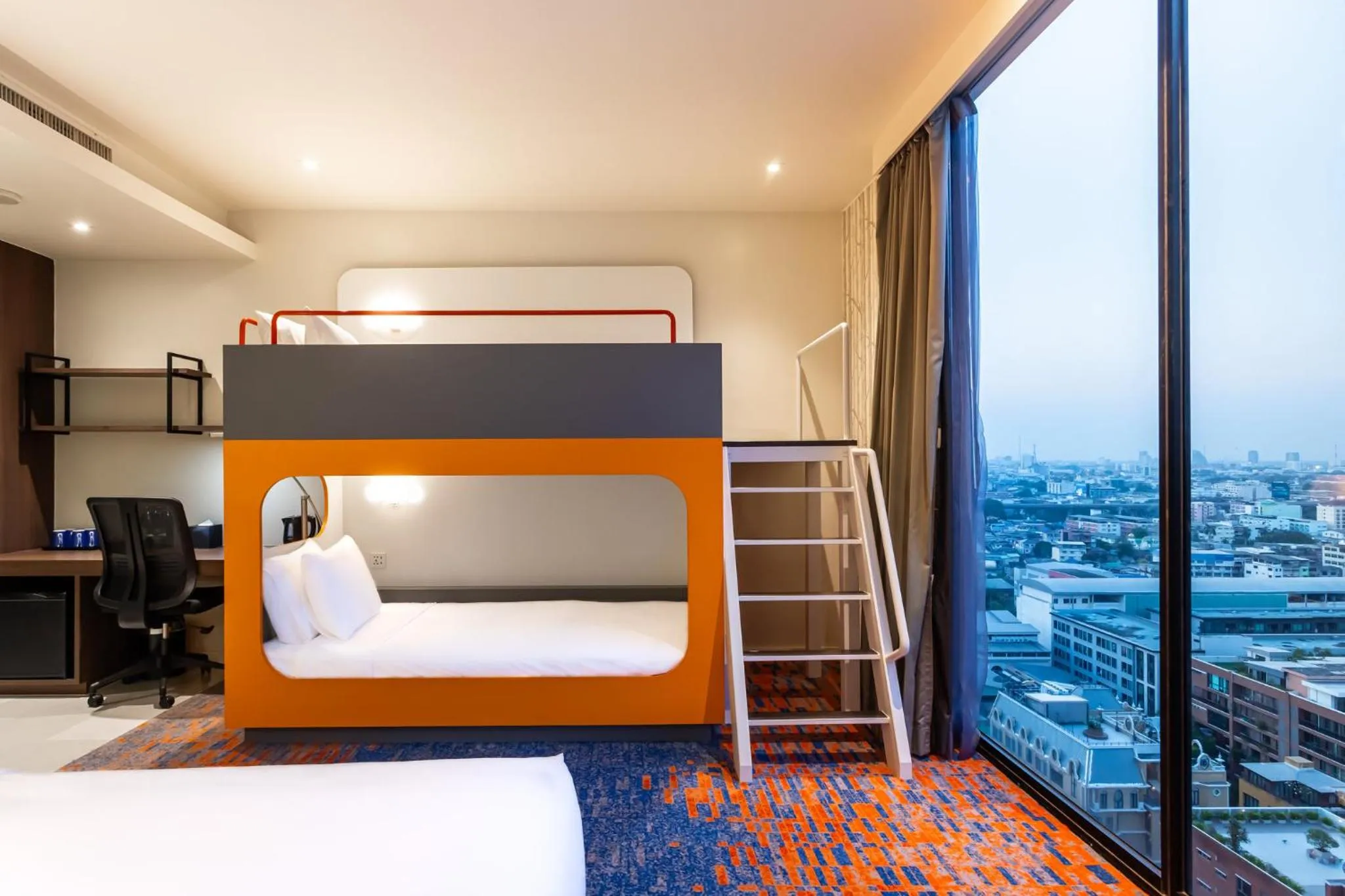 Photo of the whole room, Bed in Holiday Inn Express Bangkok Siam by IHG