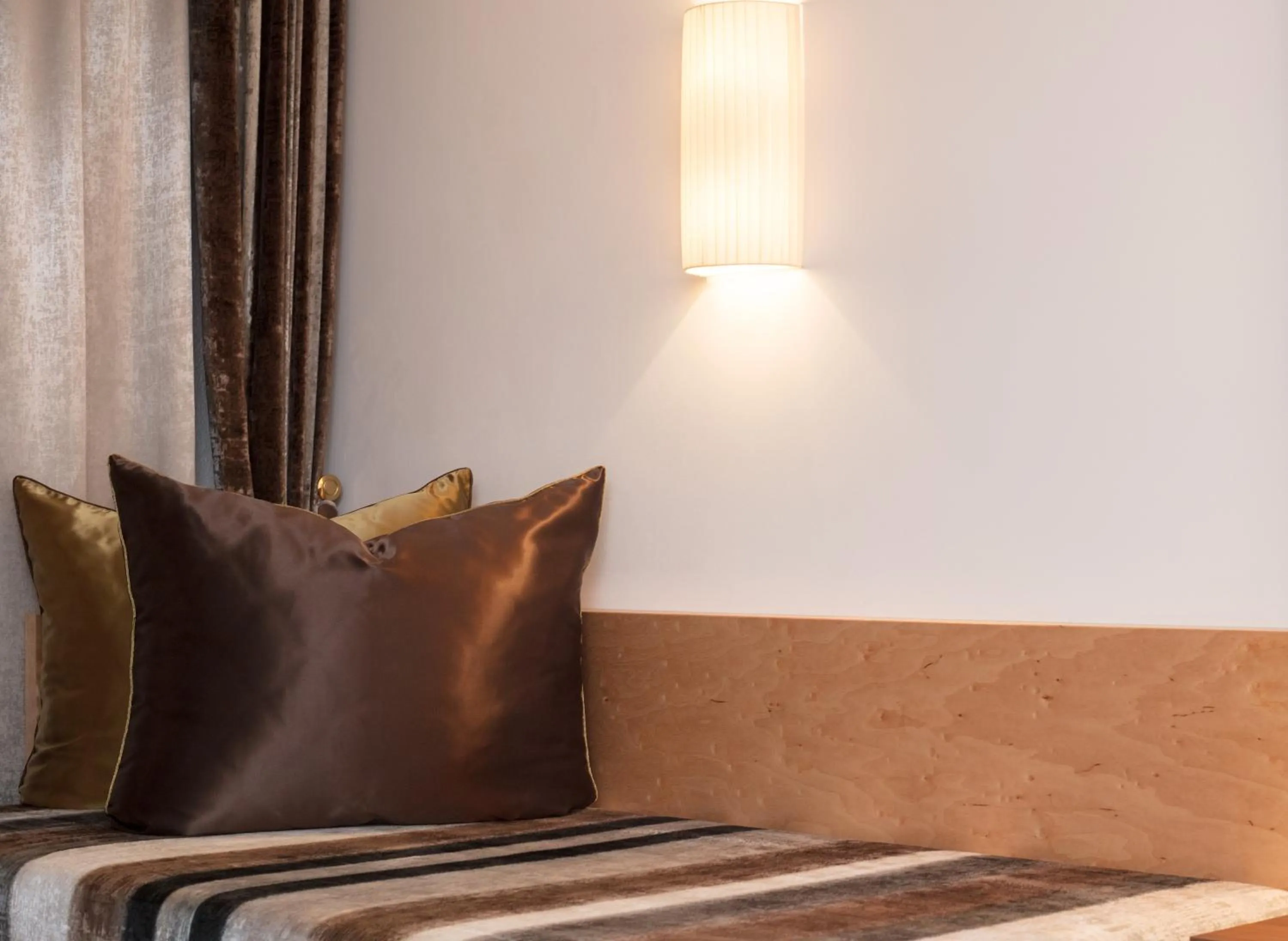 Seating area, Bed in Hotel Albona