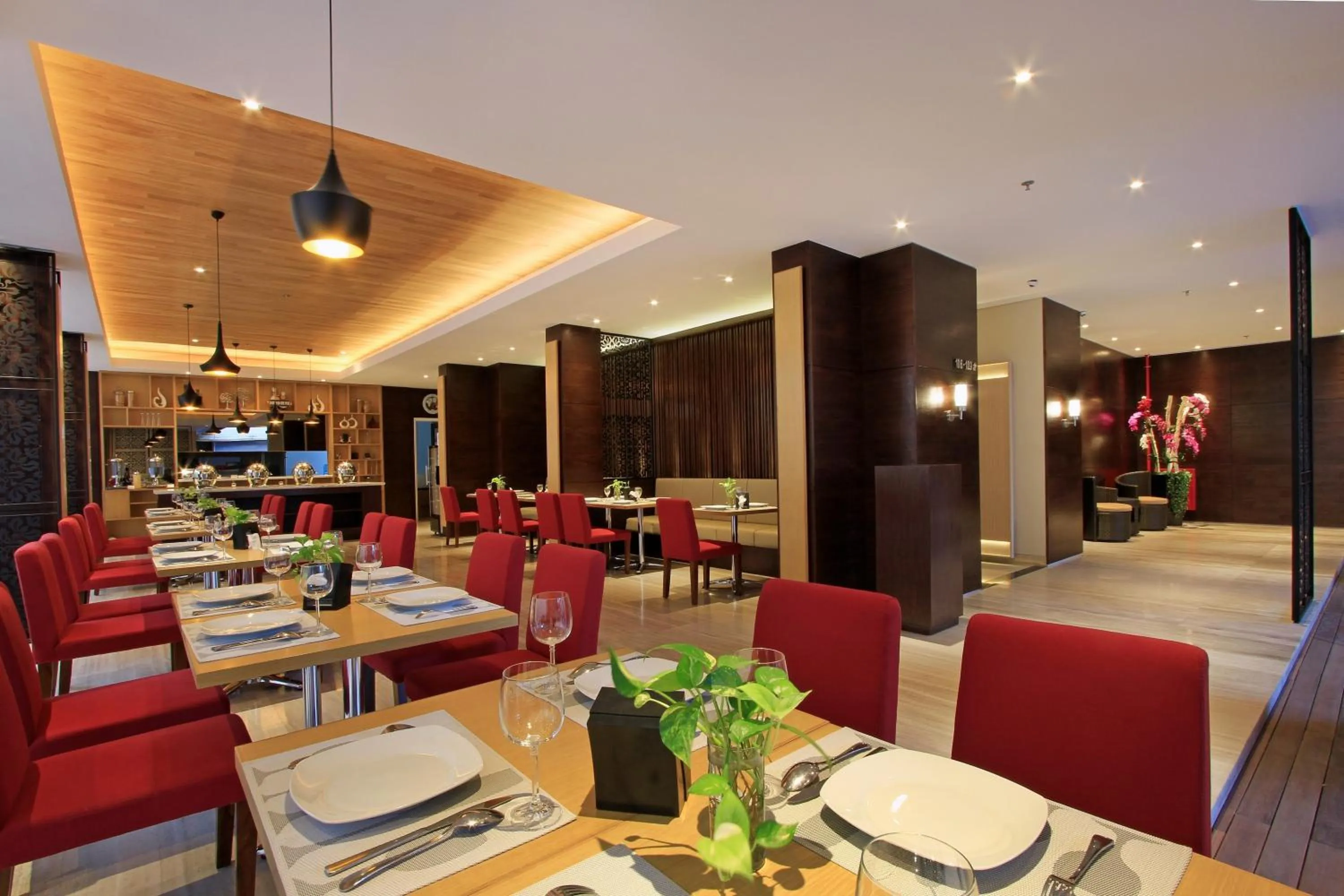 Restaurant/places to eat in Ohana Hotel Kuta