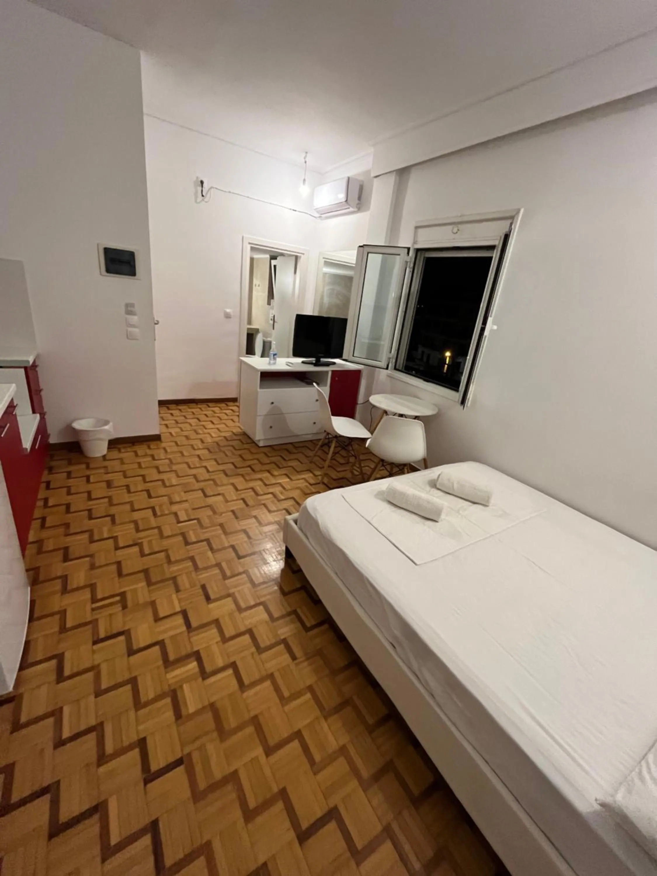 Bed in Acropolis View