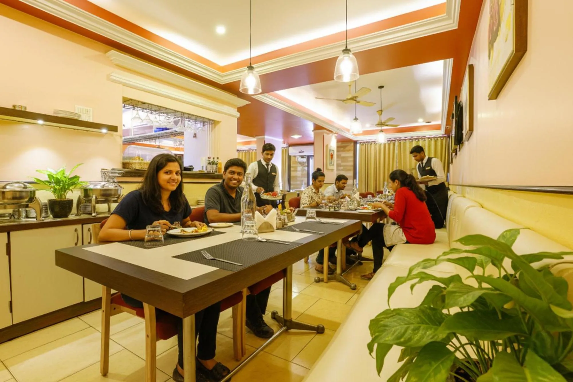 Restaurant/places to eat in Fabhotel Manoshanti - Nr Big Daddy Casino
