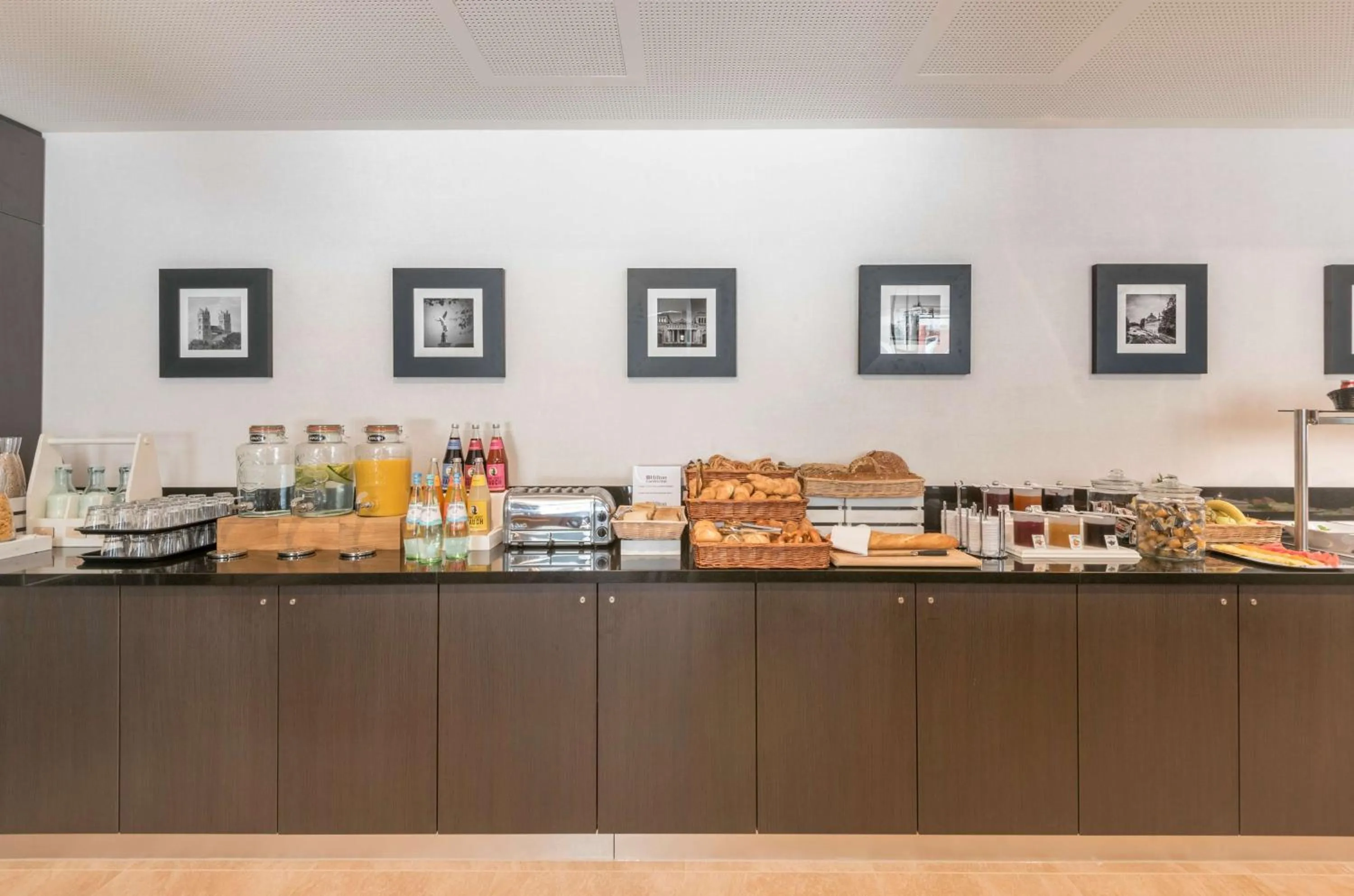 Dining area in Hilton Garden Inn Munich City West