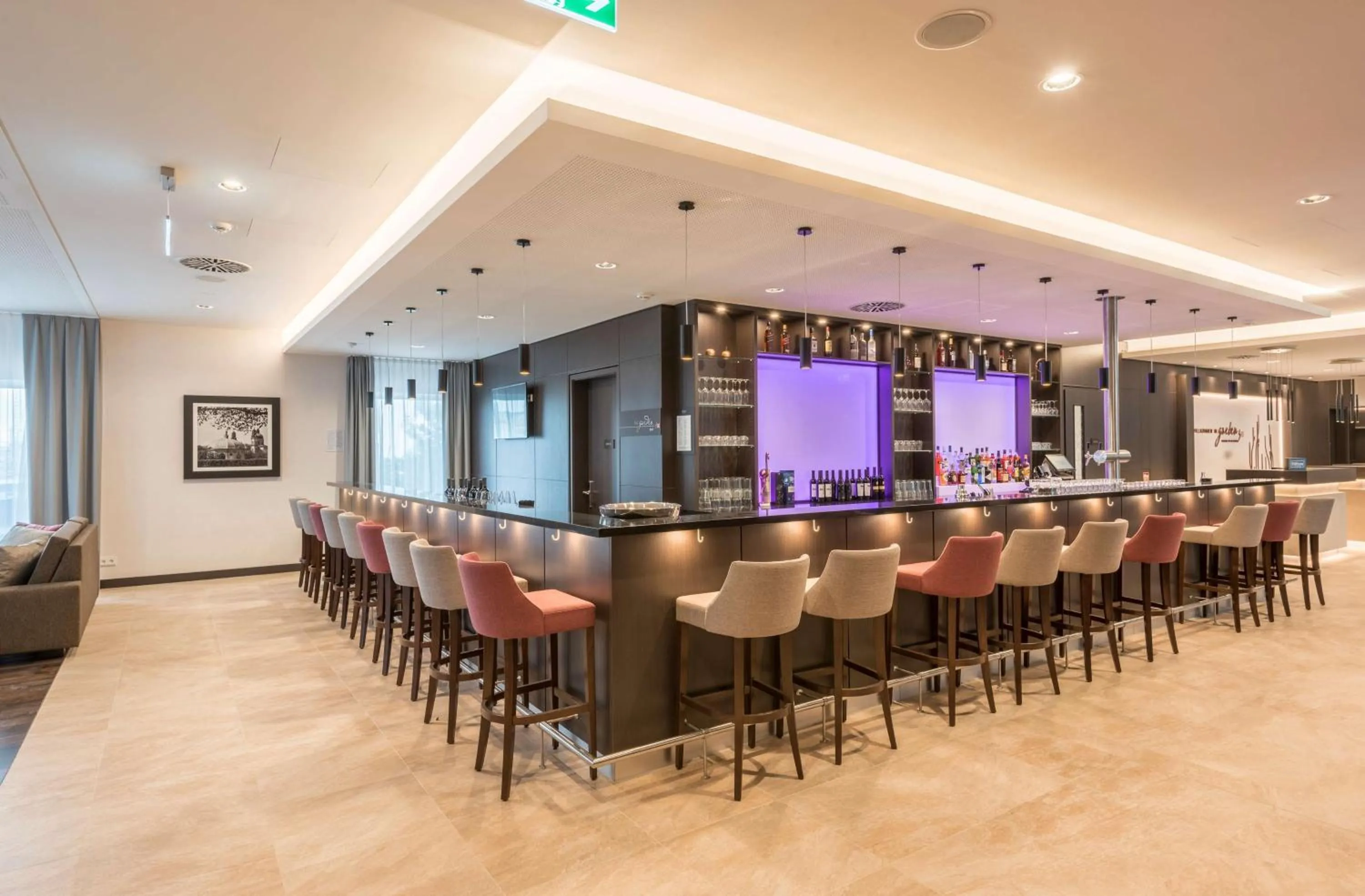 Lounge or bar in Hilton Garden Inn Munich City West