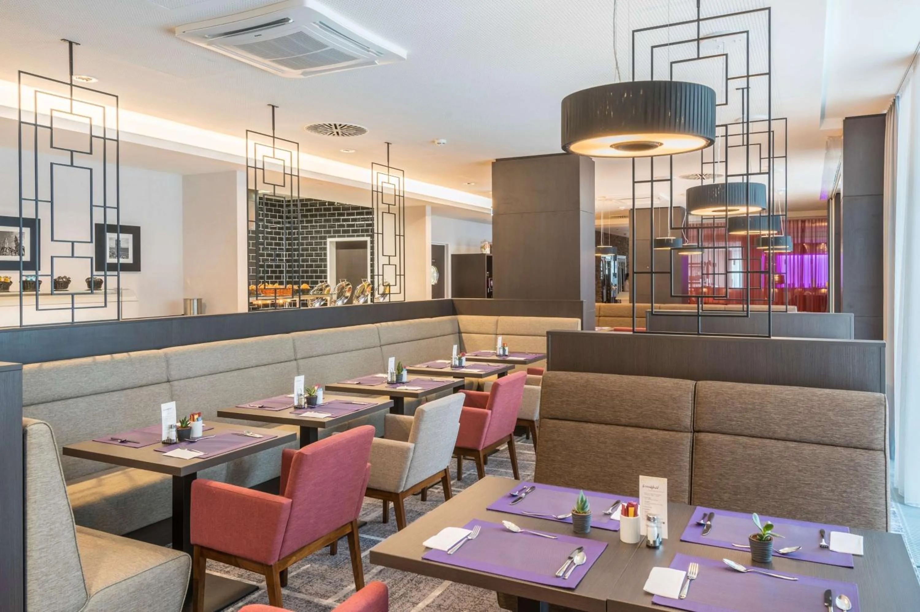 Restaurant/places to eat in Hilton Garden Inn Munich City West