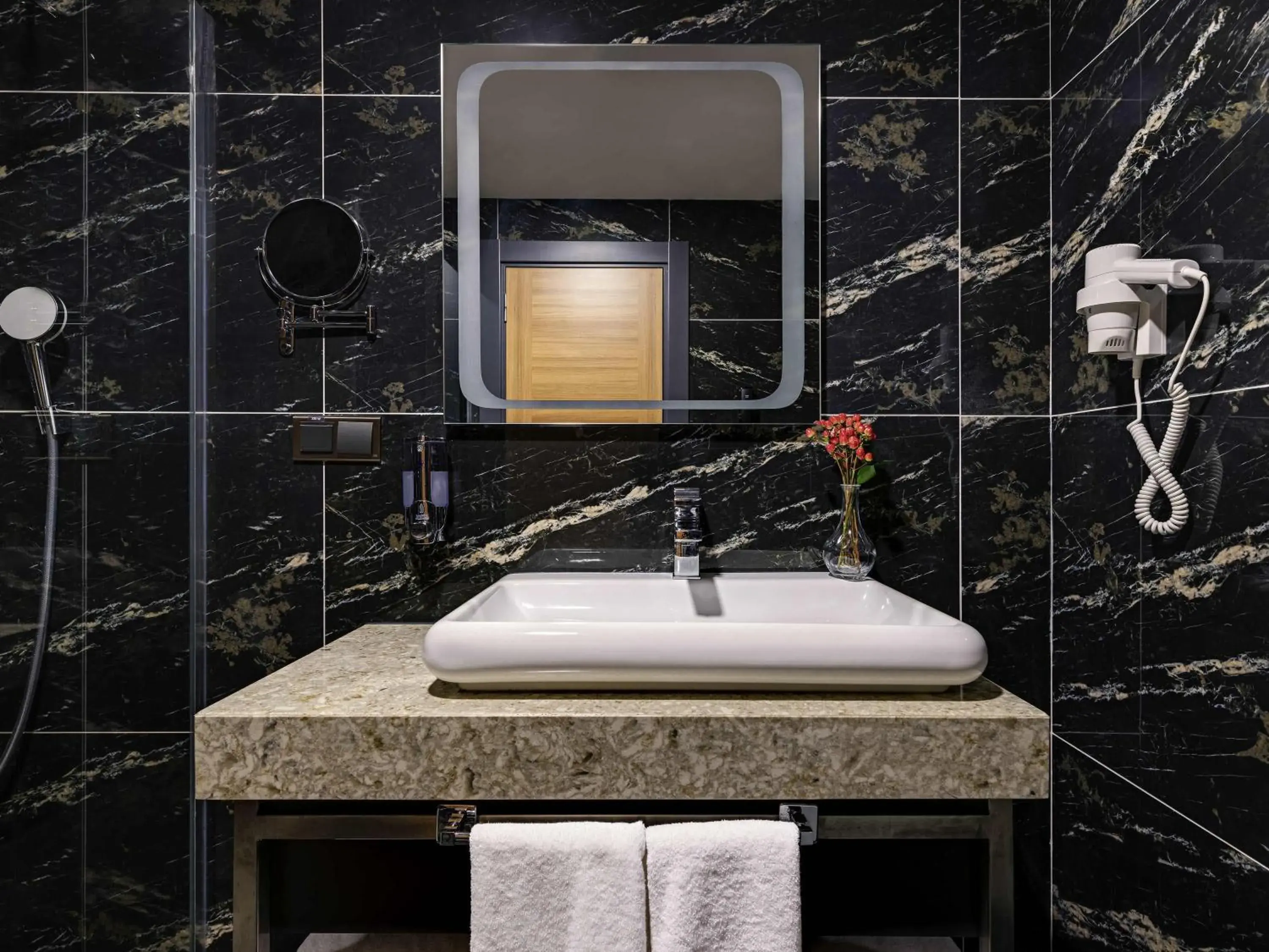 Standard Triple Room with There Single Beds in Mövenpick Hotel Trabzon Standard Triple Room with There Single Beds in Mövenpick Hotel Trabzon