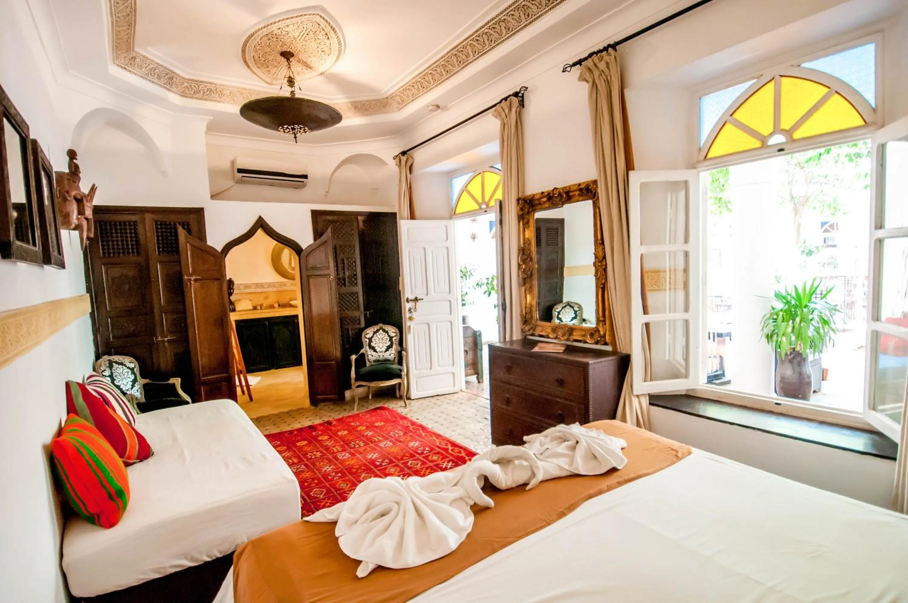 Living room, Bed in Riad Villa Almeria Hotel & Spa