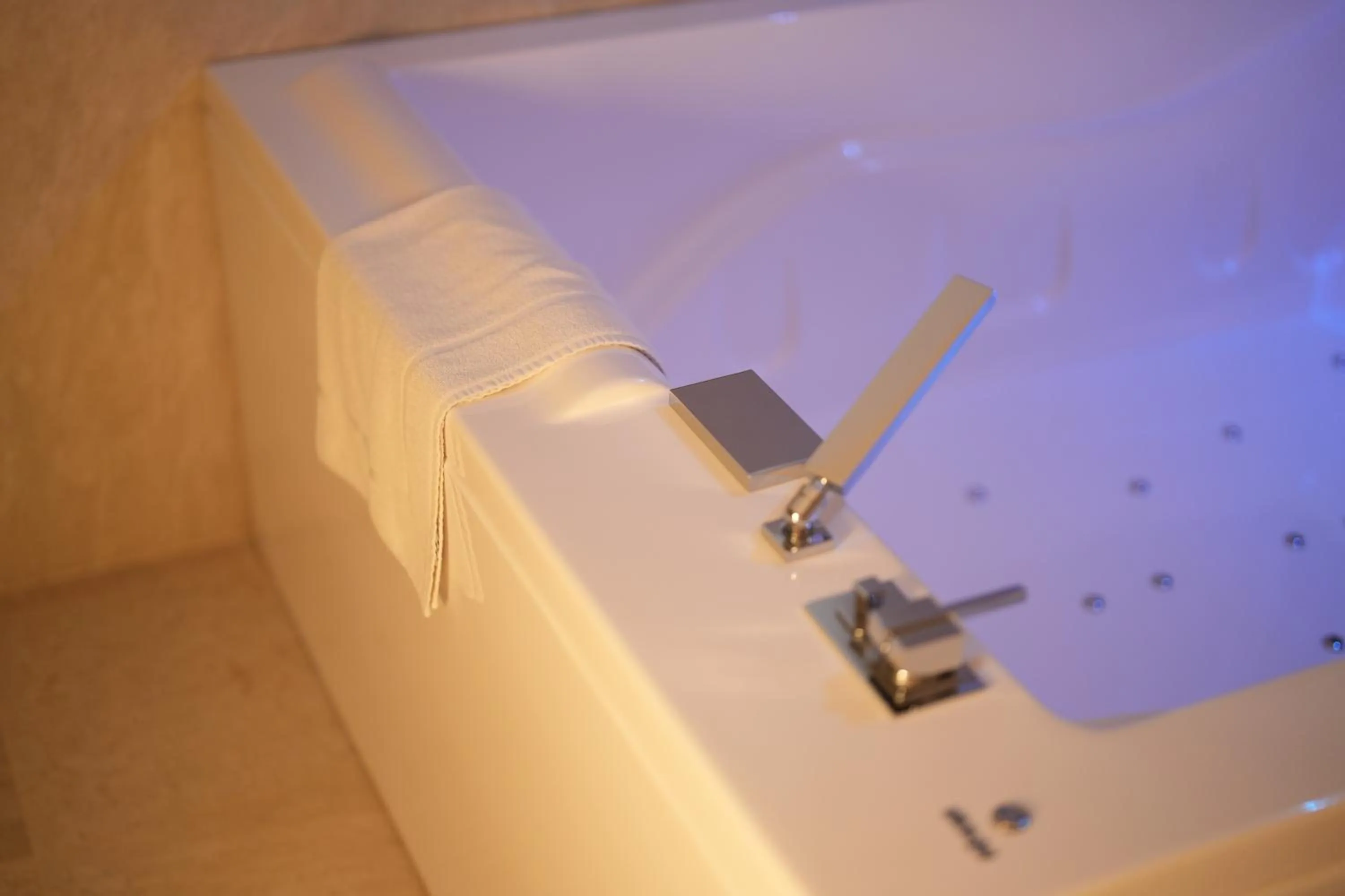 Hot Tub in Plana Hotel