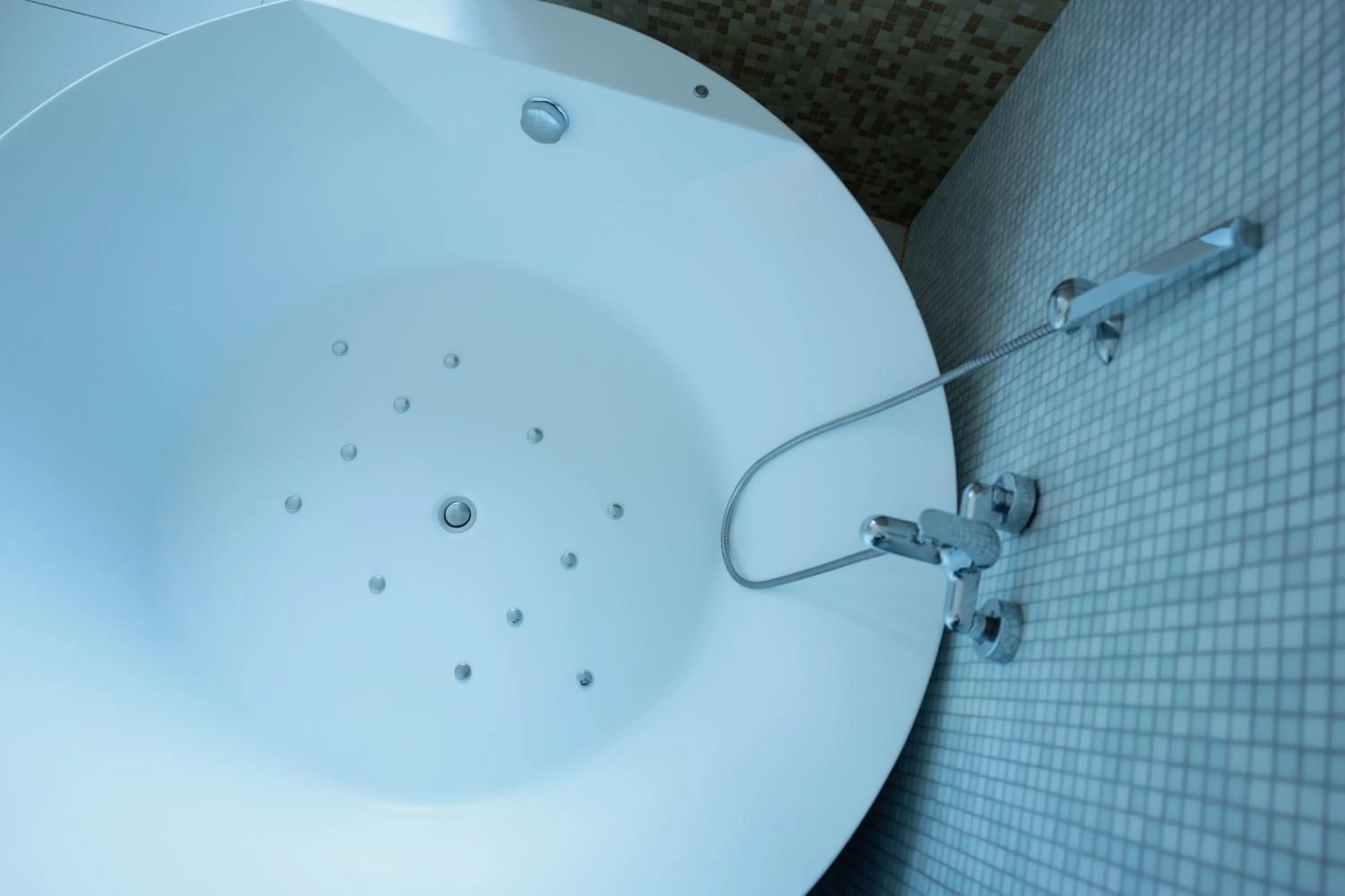 Shower in Plana Hotel