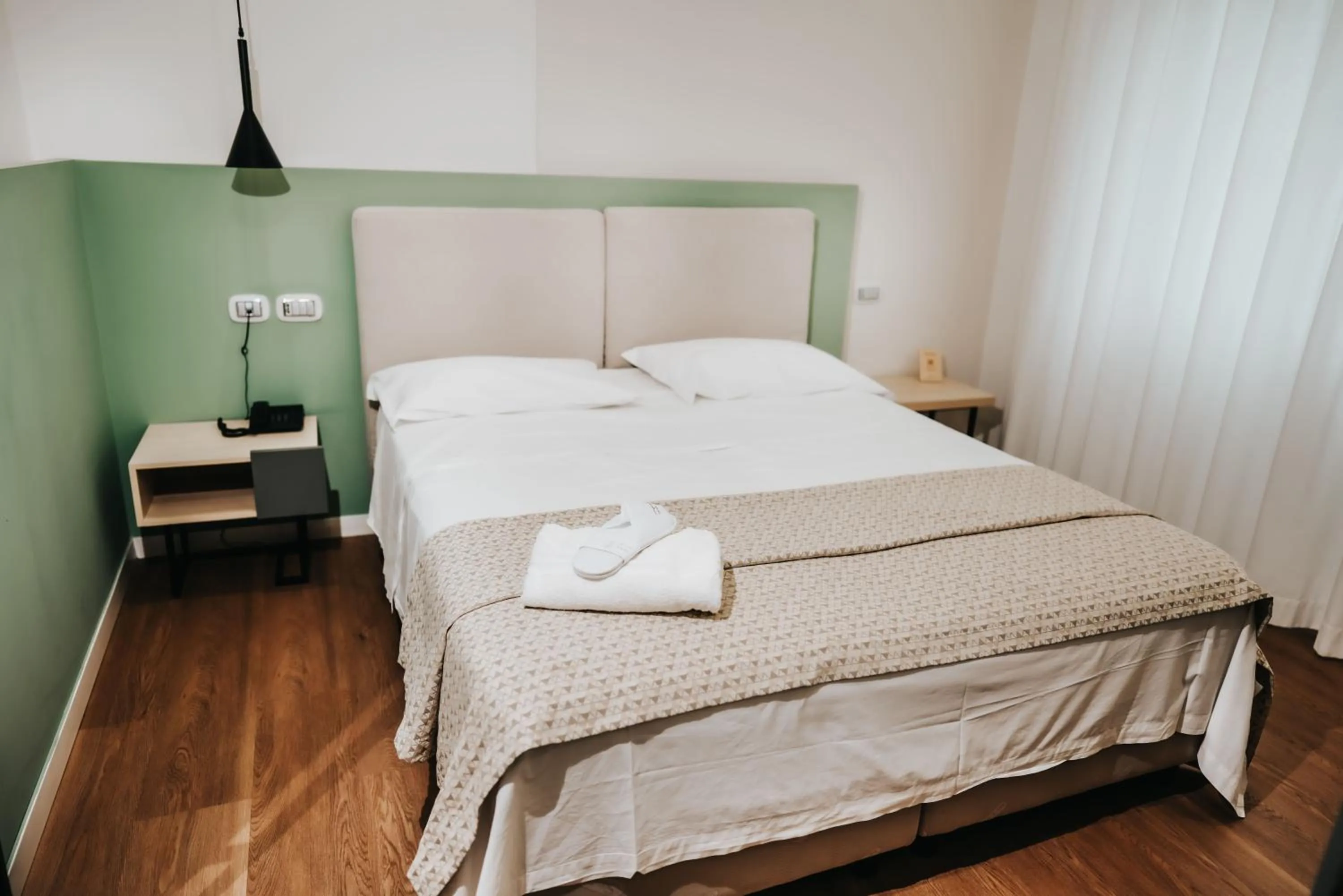 Bedroom, Bed in Plana Hotel