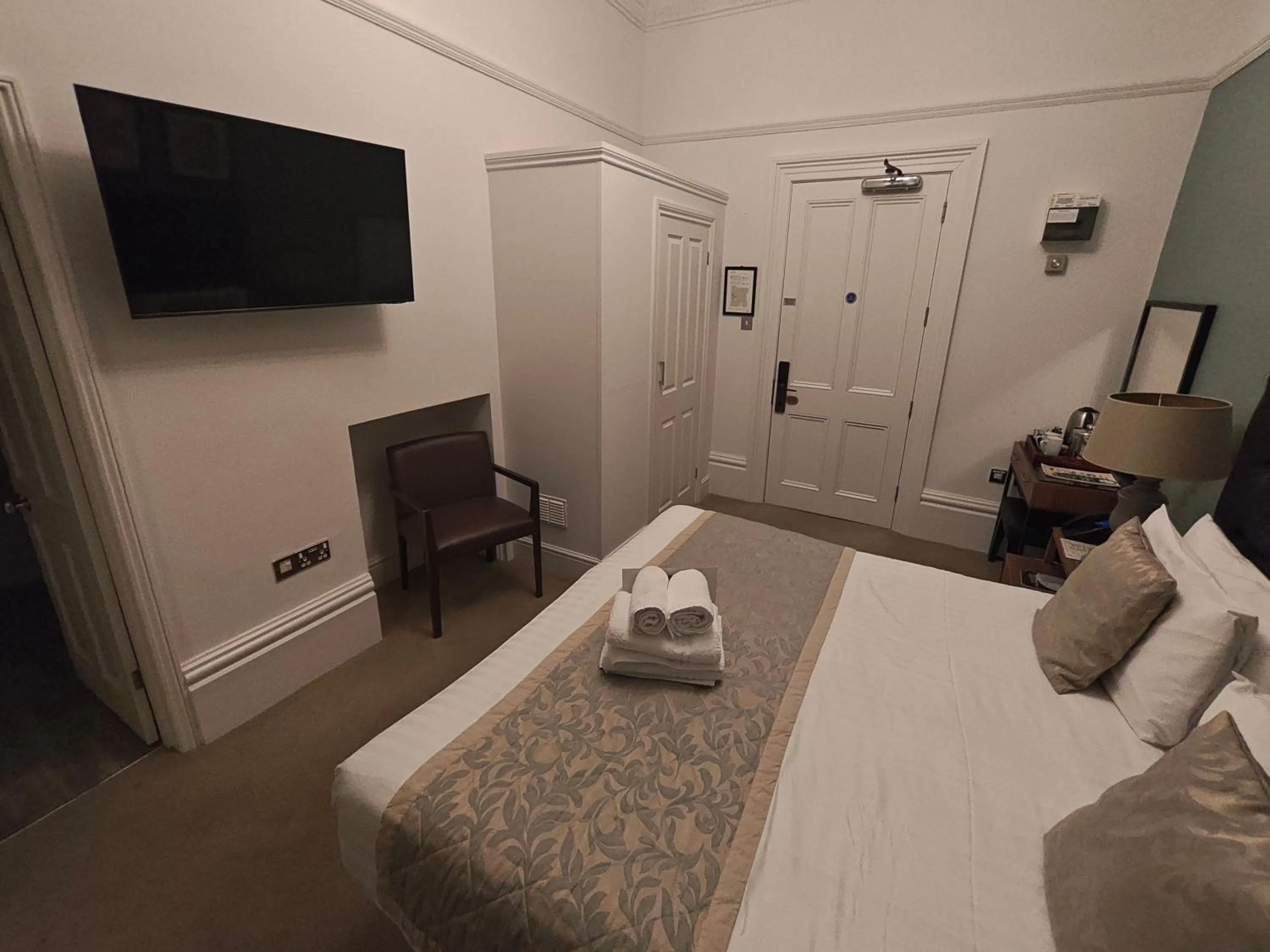 Bedroom, Bed in Trenython Manor Resort