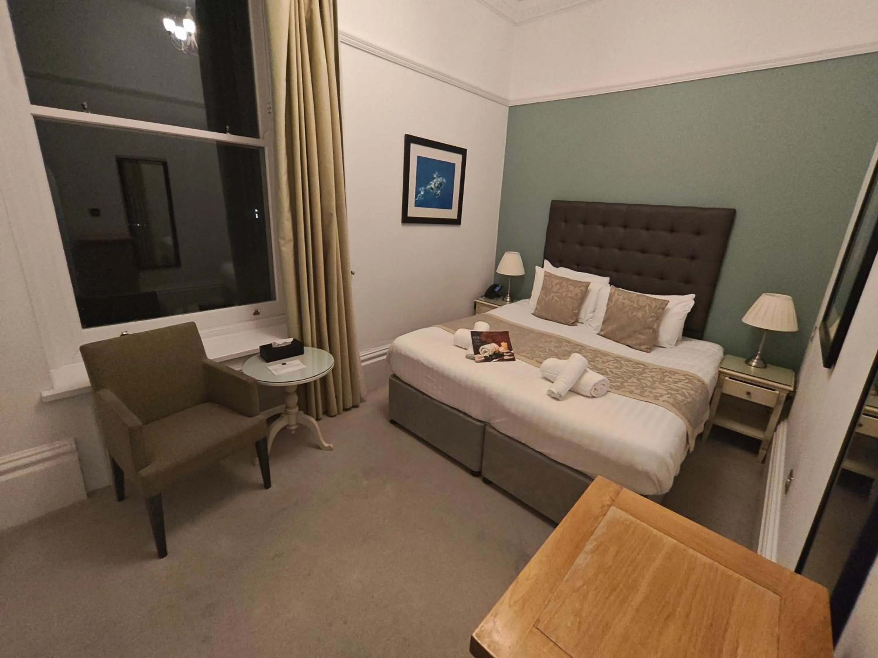 Bedroom, Bed in Trenython Manor Resort