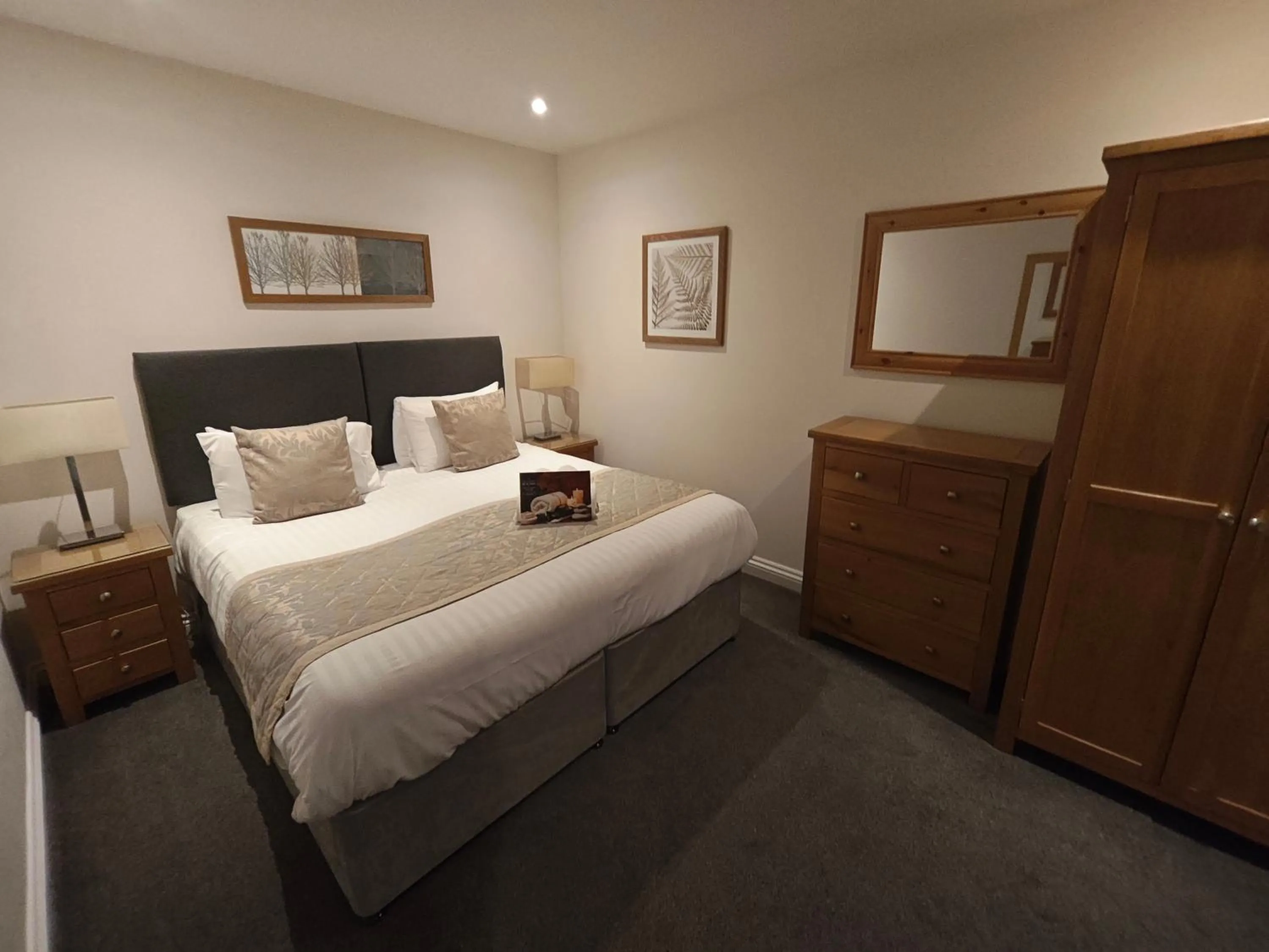 Bedroom, Bed in Trenython Manor Resort